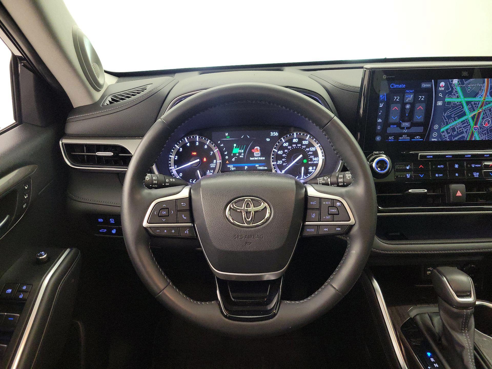 Thumbnail: 2022 Toyota Highlander - 10