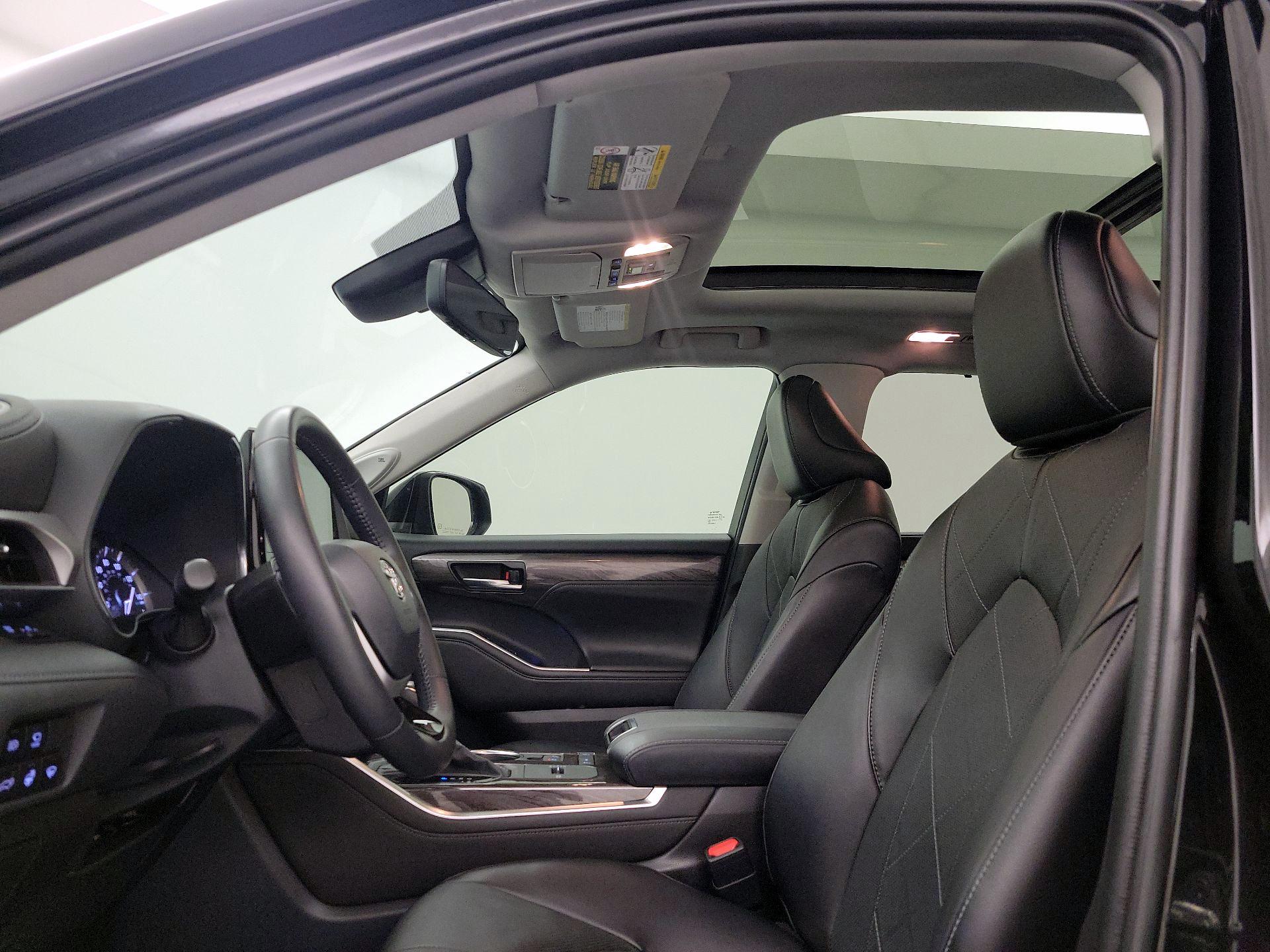 Thumbnail: 2022 Toyota Highlander - 19