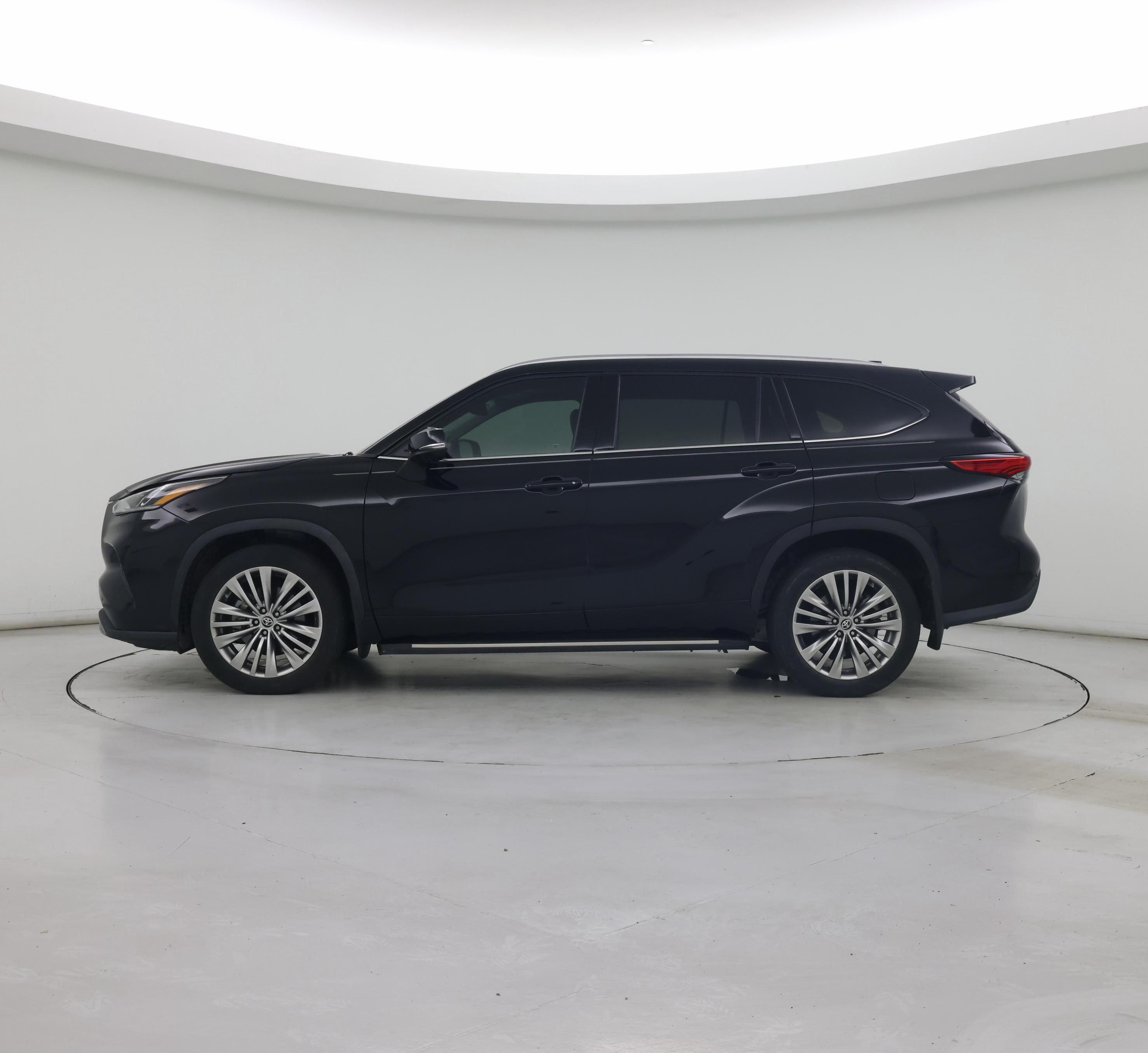 Thumbnail: 2022 Toyota Highlander - 3
