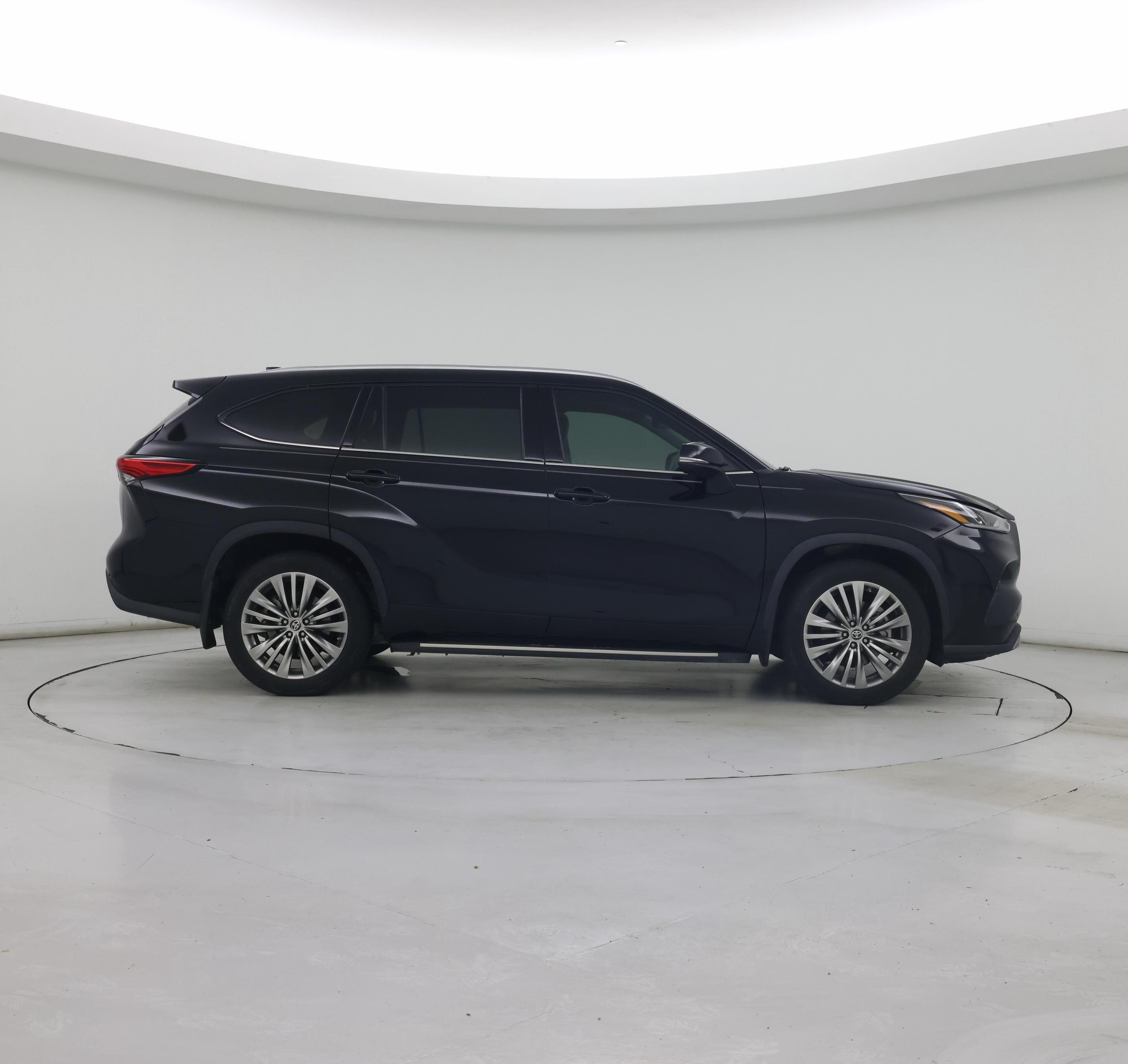 Thumbnail: 2022 Toyota Highlander - 7