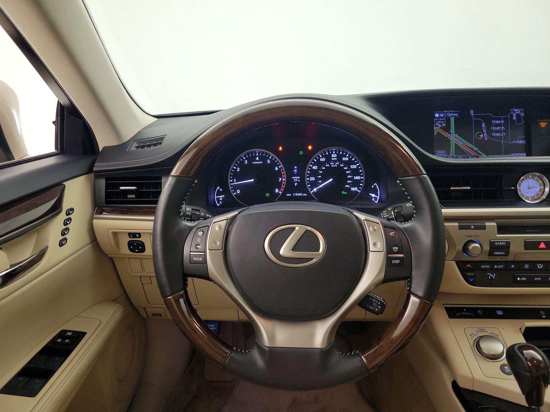 Thumbnail: 2015 Lexus ES - 10