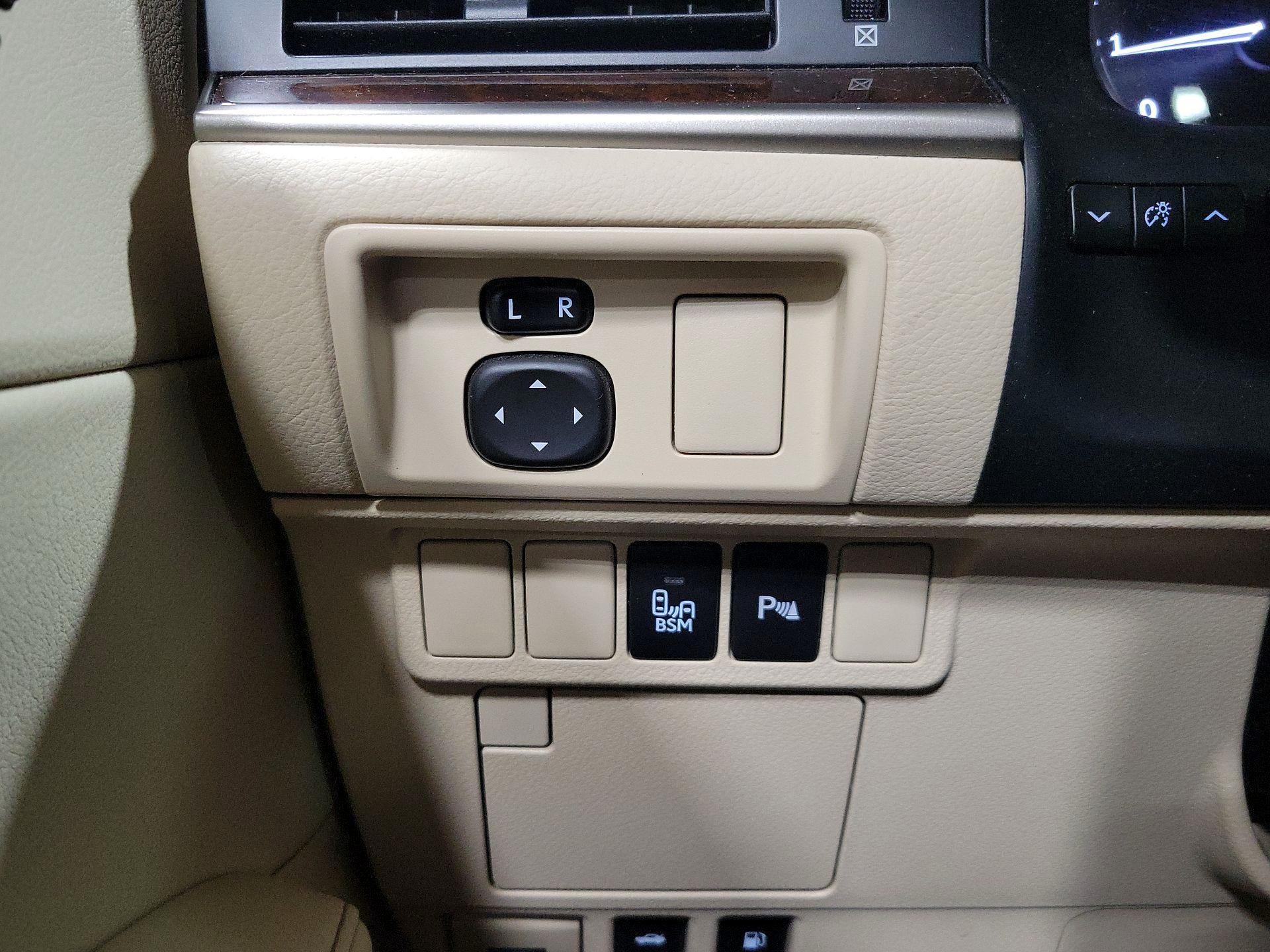 Thumbnail: 2015 Lexus ES - 13