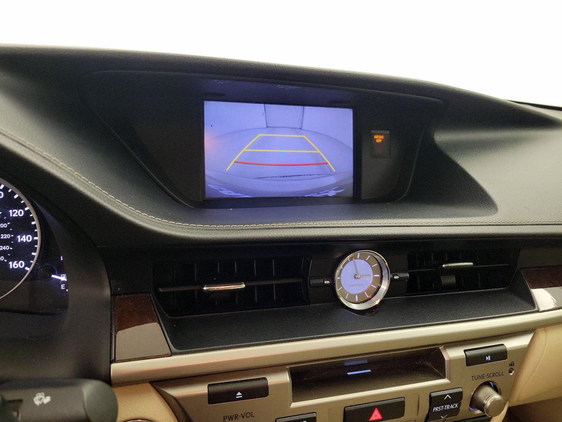Thumbnail: 2015 Lexus ES - 15
