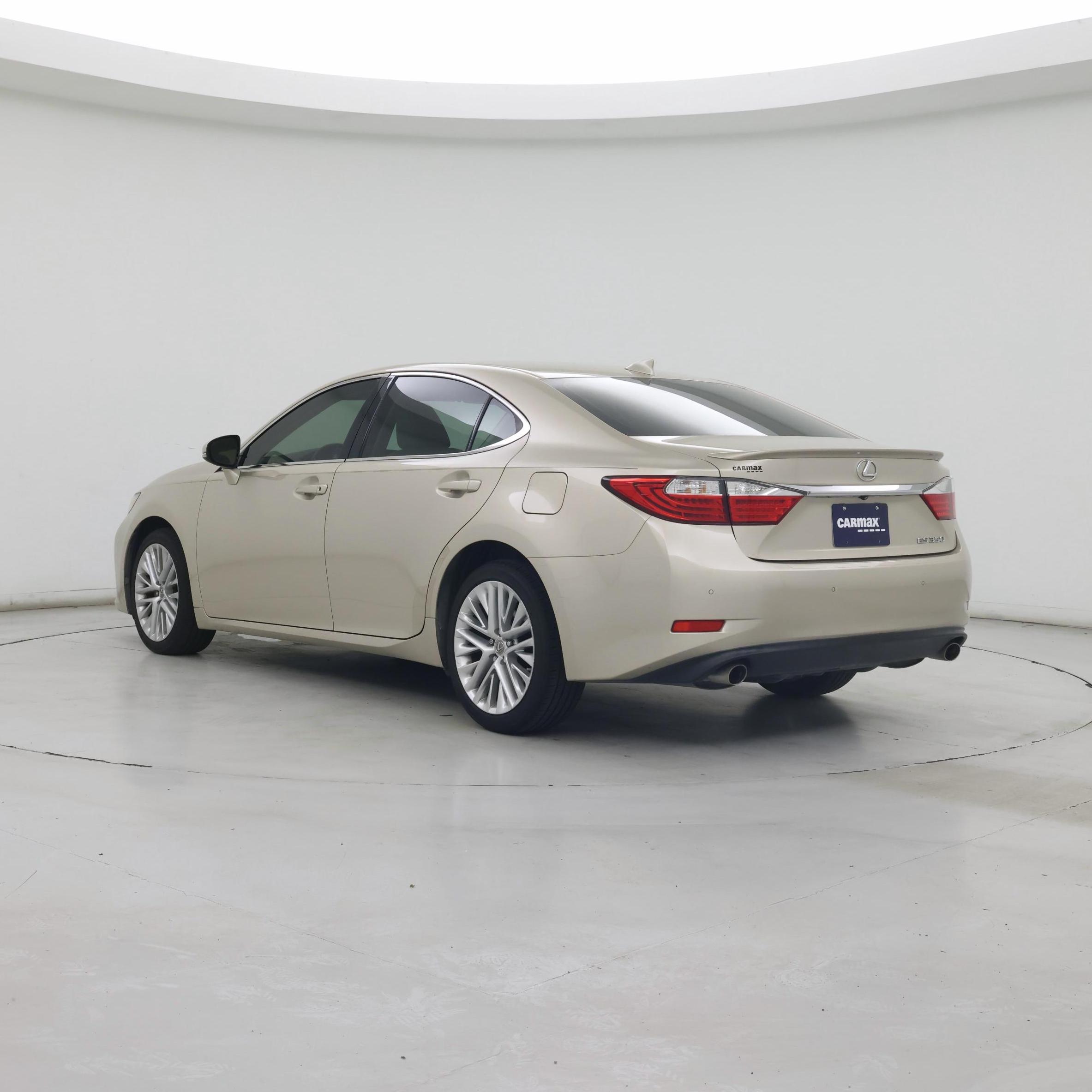Thumbnail: 2015 Lexus ES - 2