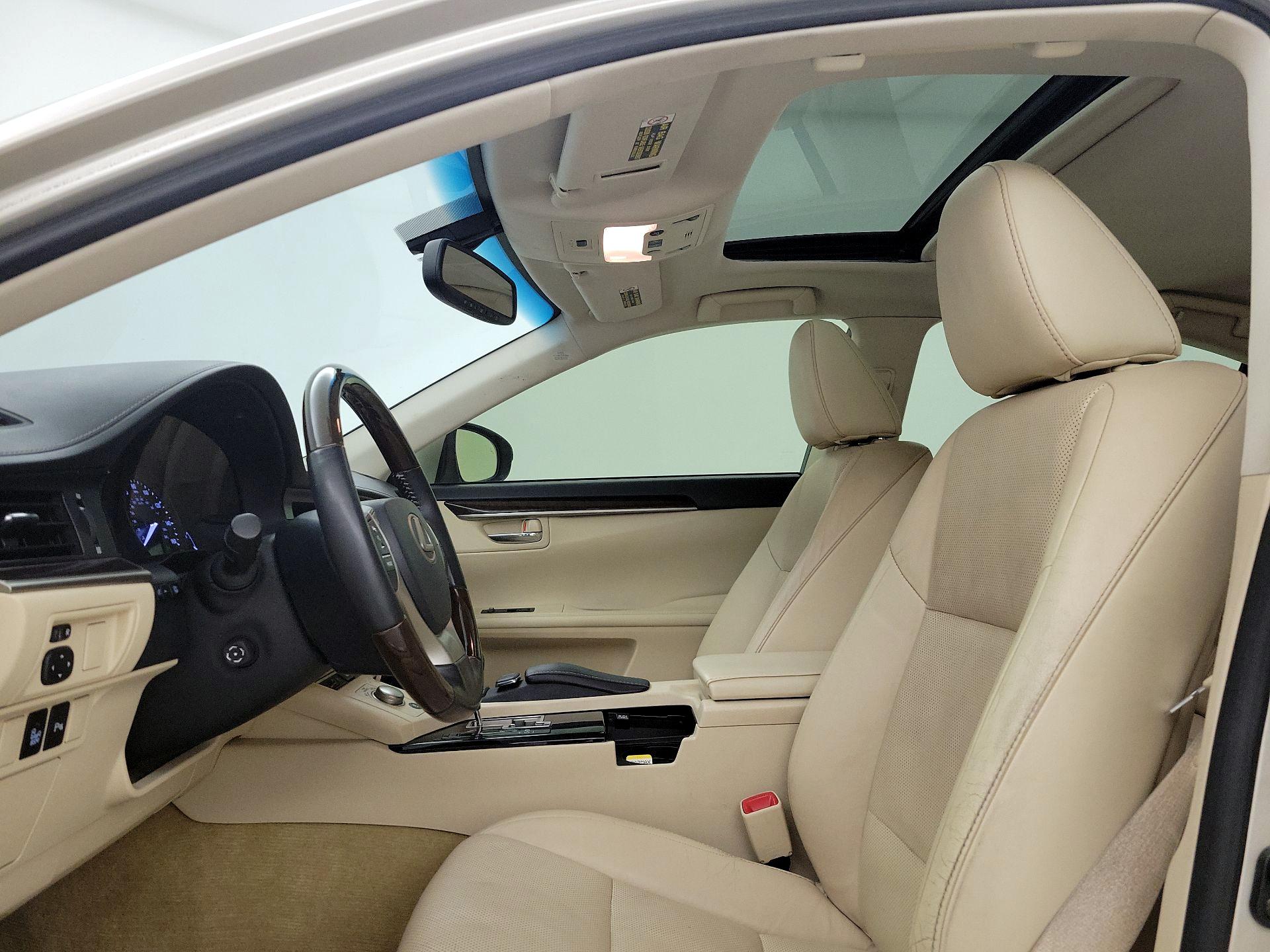 Thumbnail: 2015 Lexus ES - 19