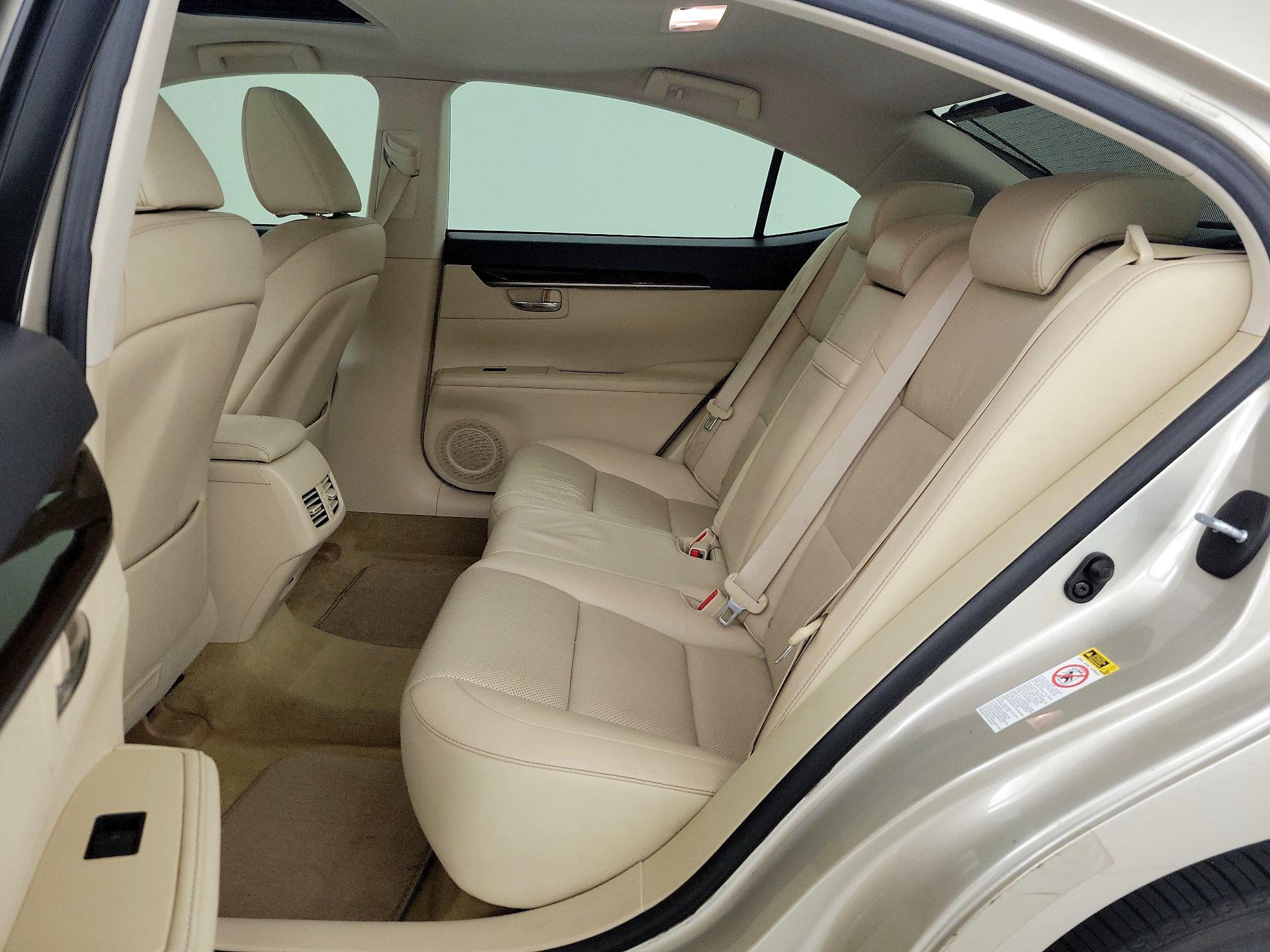 Thumbnail: 2015 Lexus ES - 20