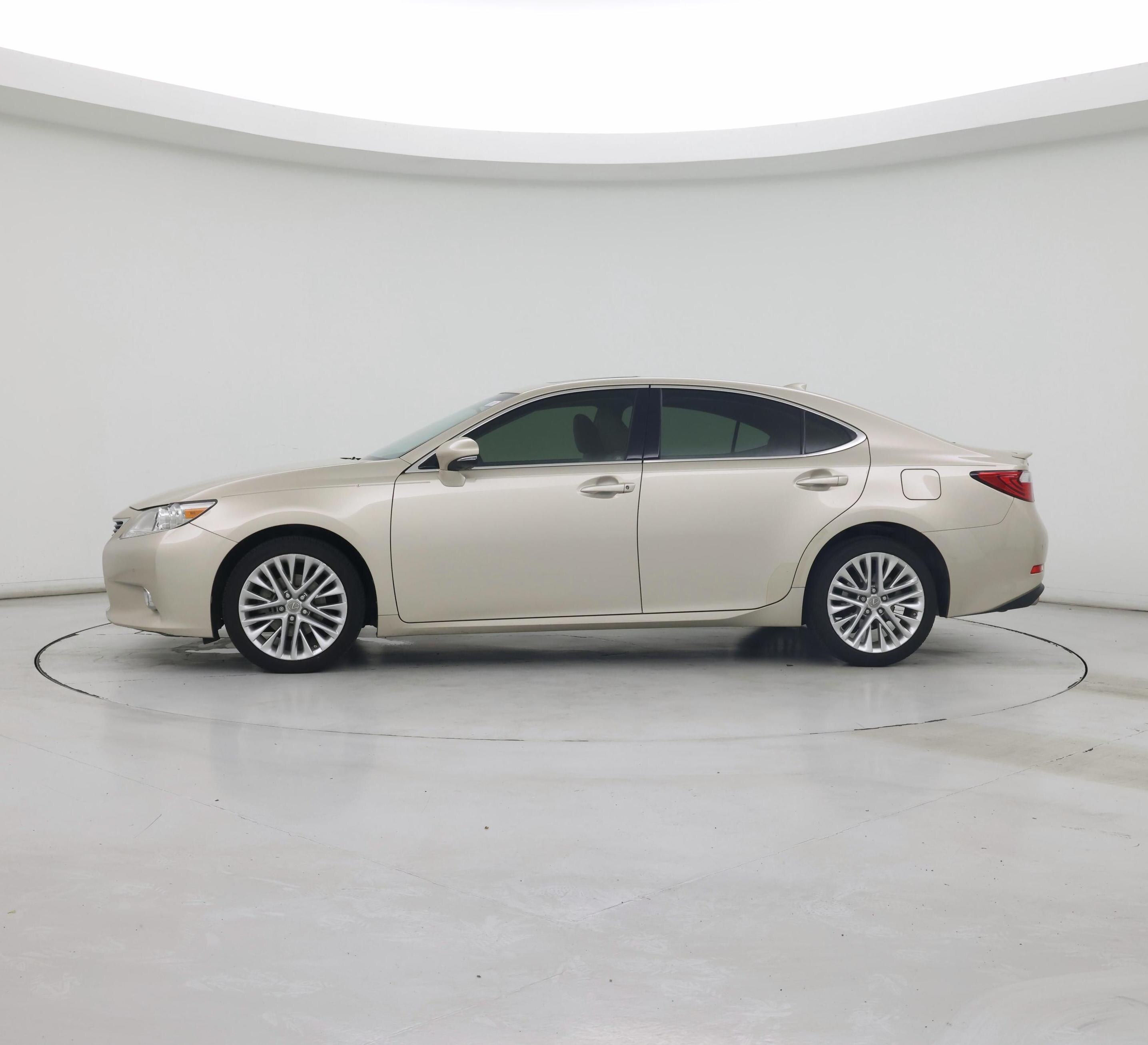 Thumbnail: 2015 Lexus ES - 3