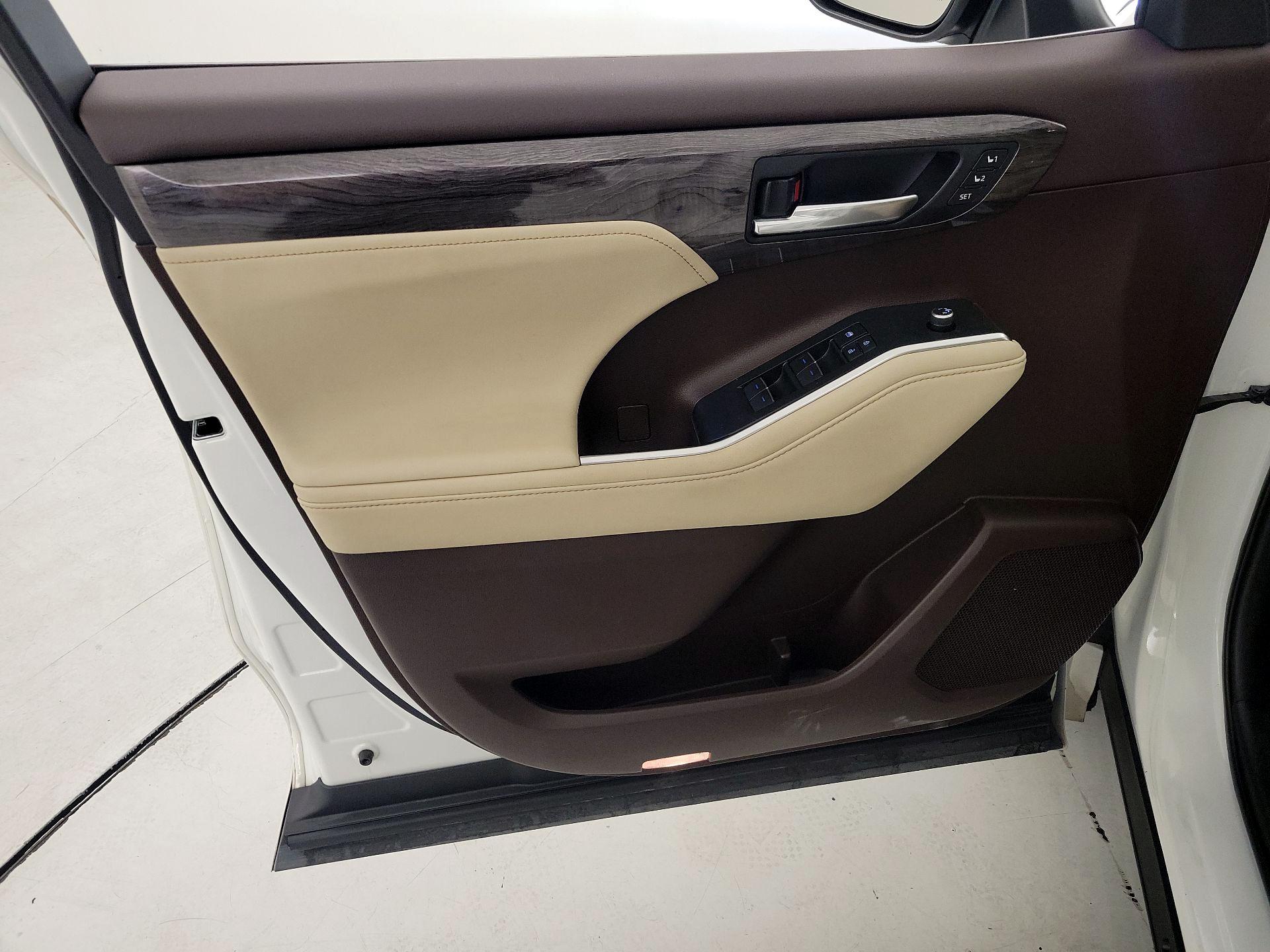 Thumbnail: 2020 Toyota Highlander - 12