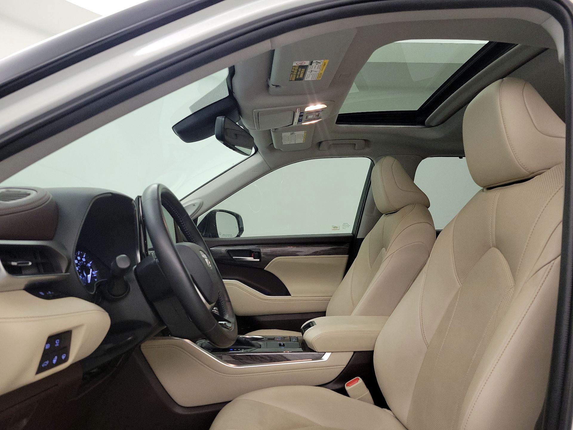 Thumbnail: 2020 Toyota Highlander - 19