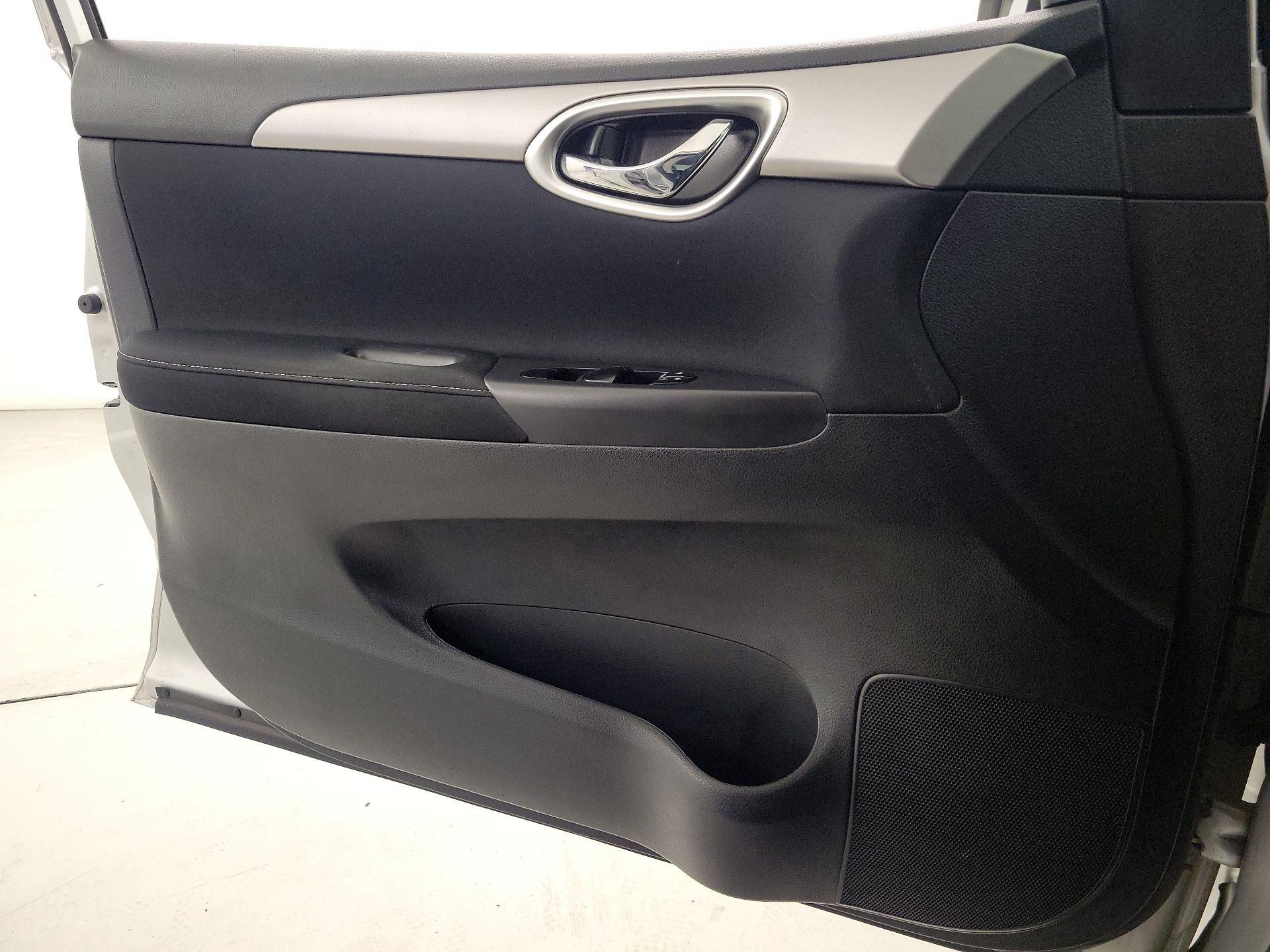 Thumbnail: 2015 Nissan Sentra - 12
