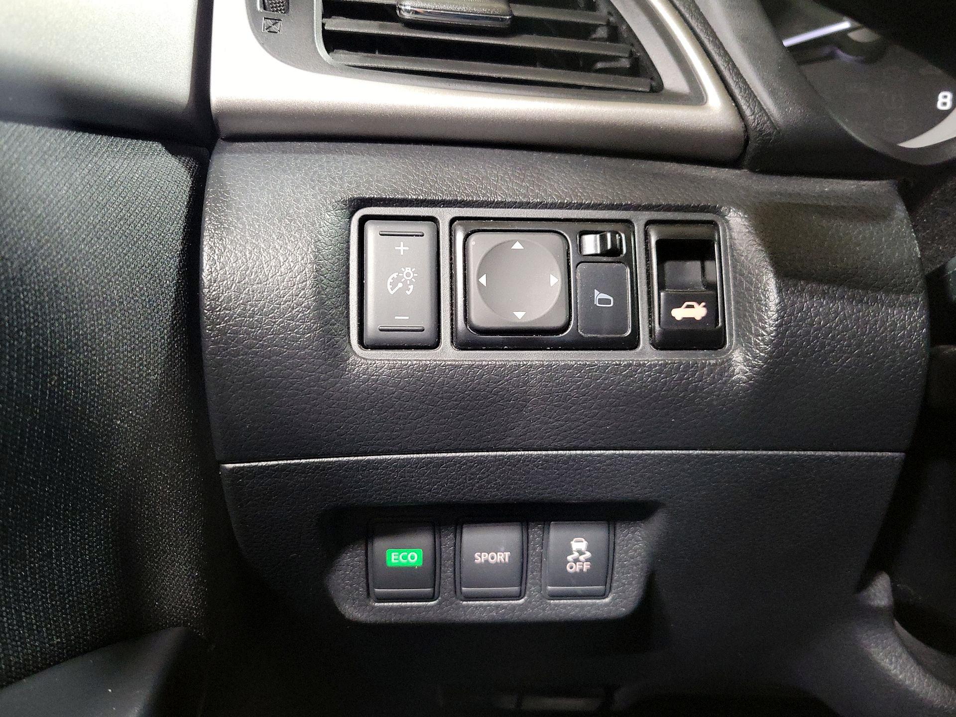 Thumbnail: 2015 Nissan Sentra - 13