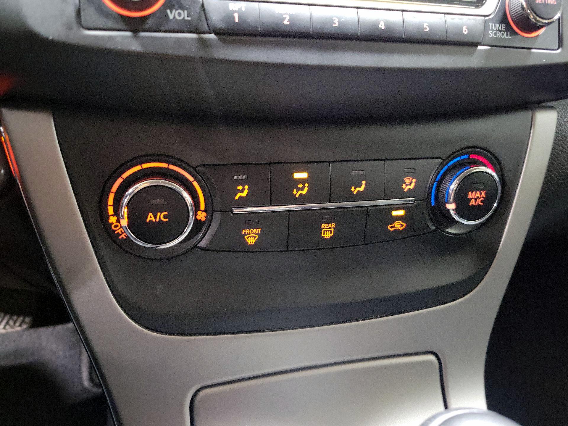 Thumbnail: 2015 Nissan Sentra - 16