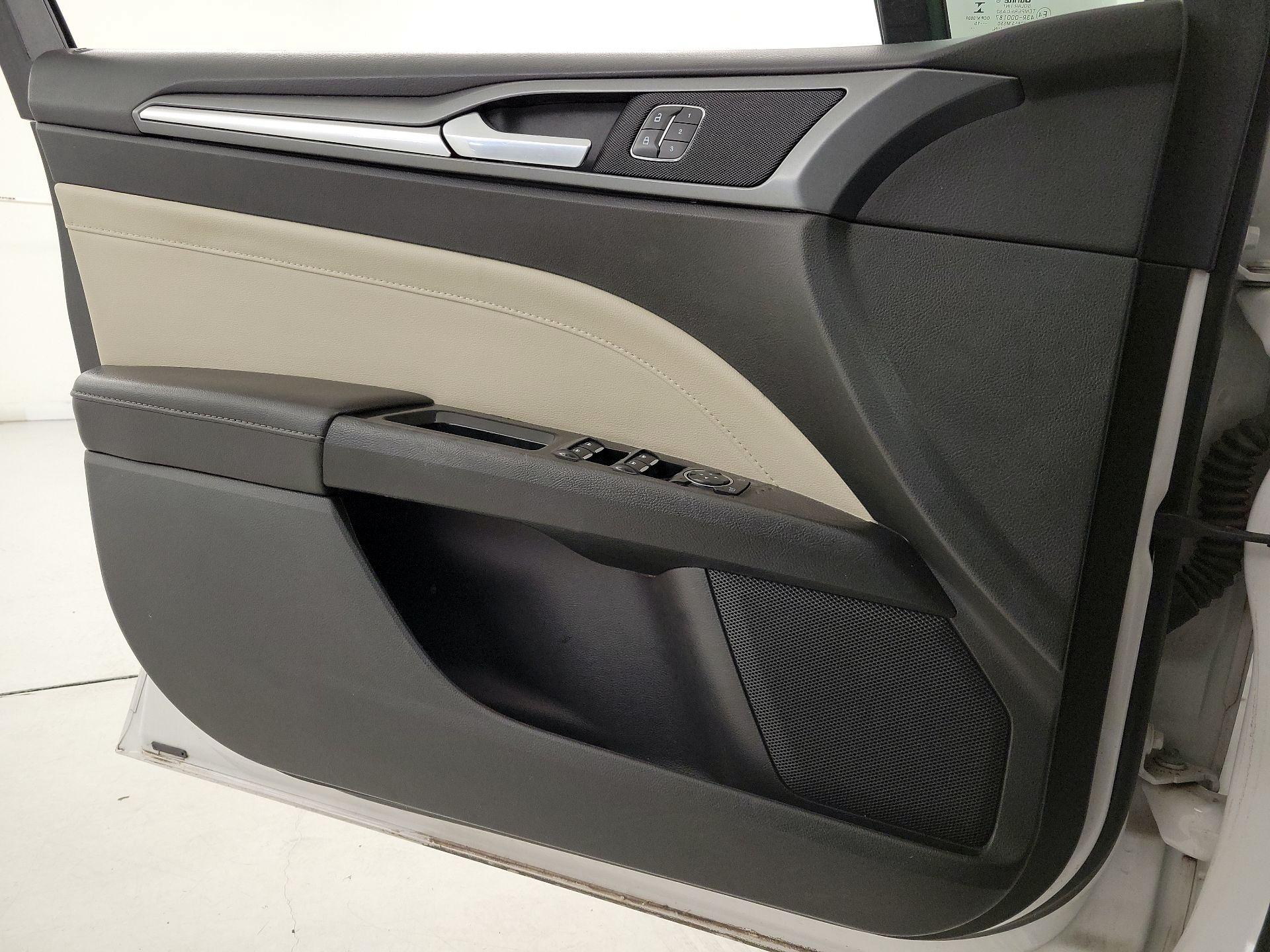 Thumbnail: 2016 Ford Fusion - 12