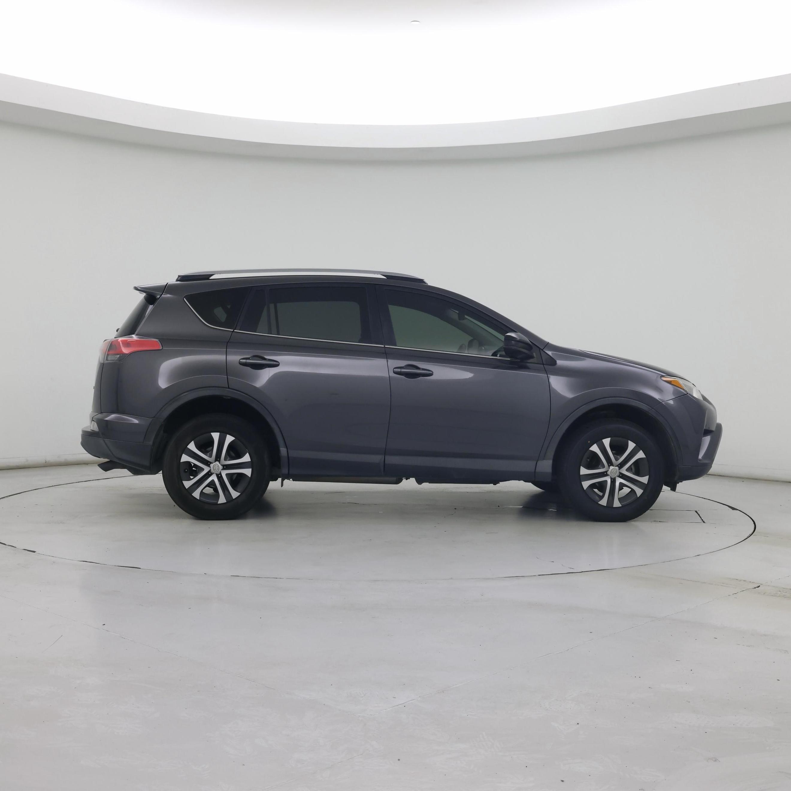 Thumbnail: 2017 Toyota RAV4 - 7