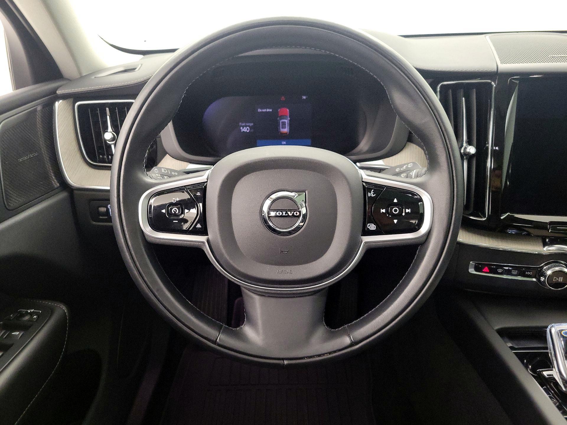 Thumbnail: 2022 Volvo XC60 - 10