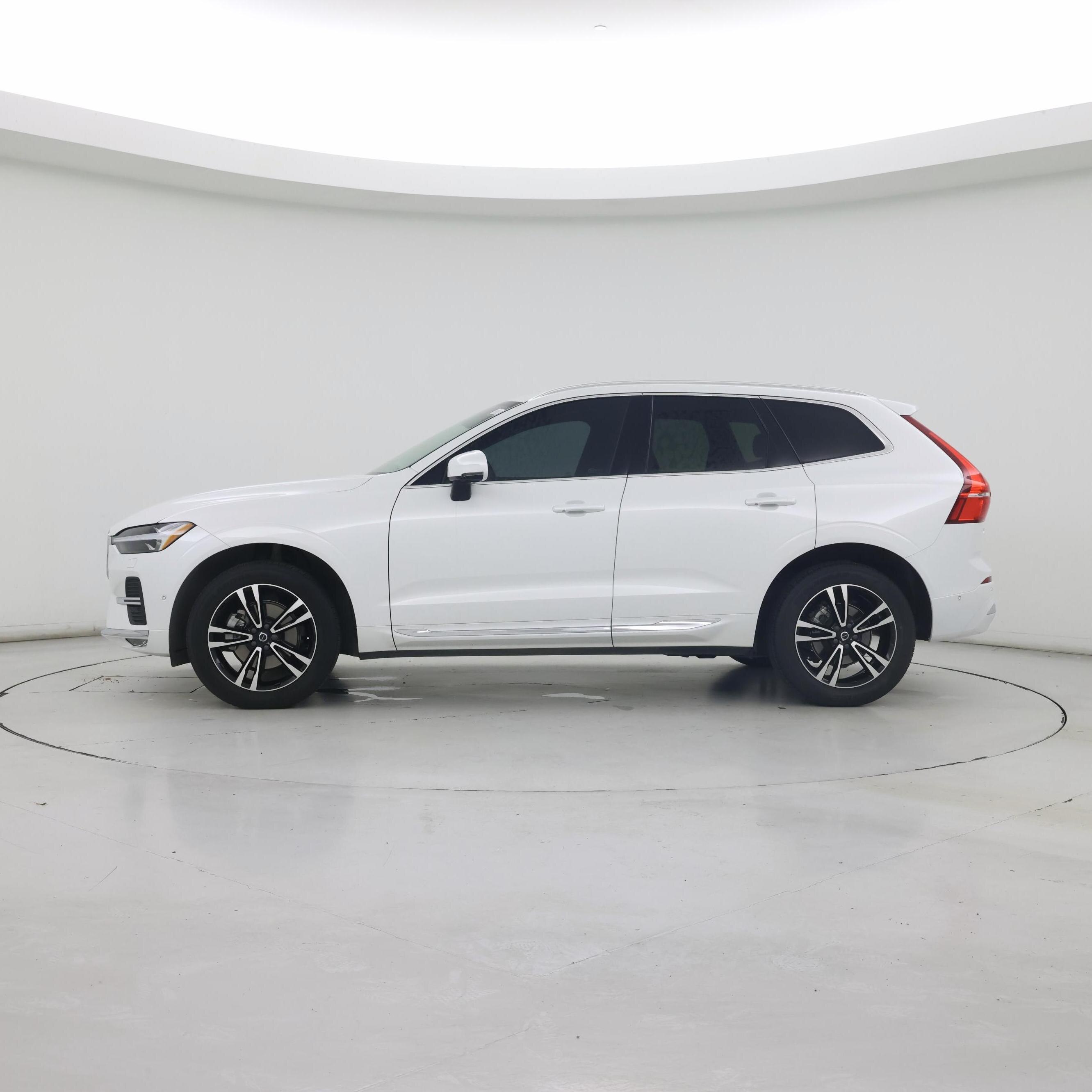 Thumbnail: 2022 Volvo XC60 - 3