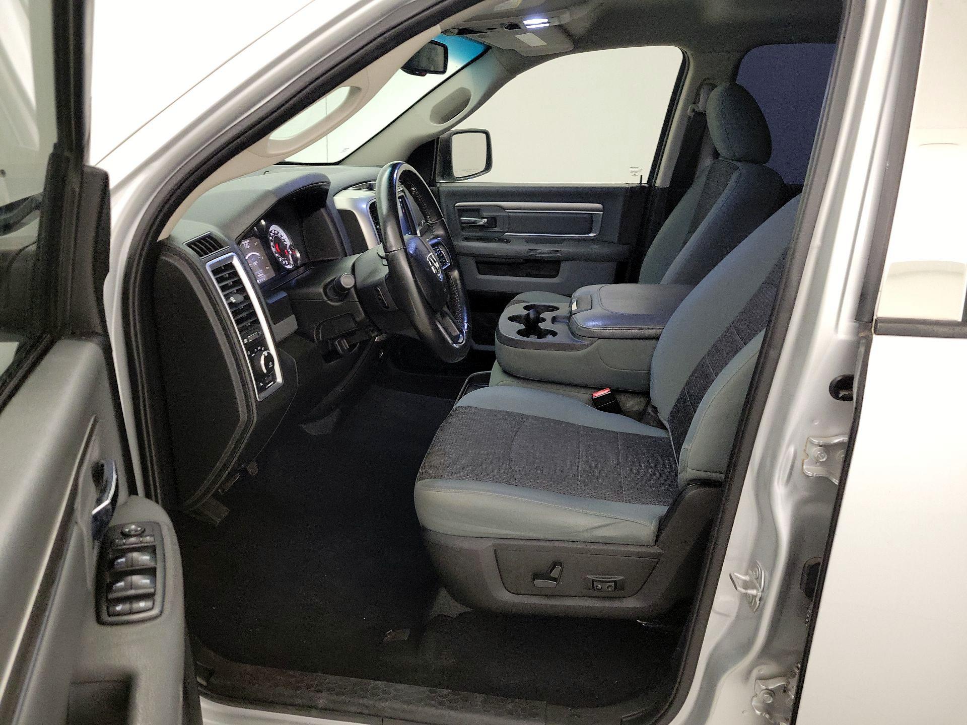 Thumbnail: 2019 RAM 1500 Classic - 11