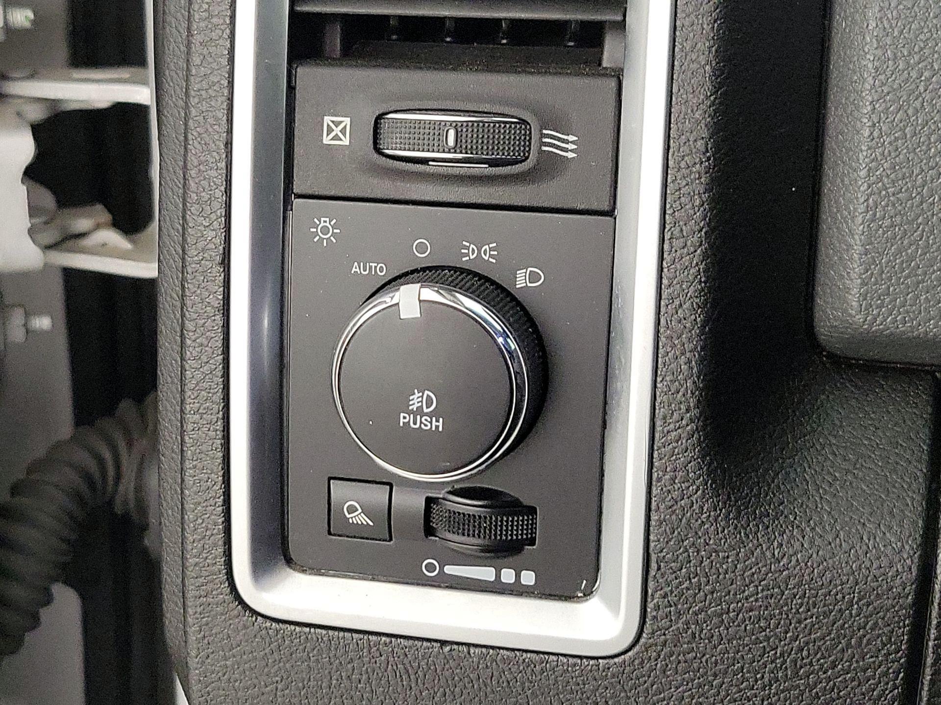 Thumbnail: 2019 RAM 1500 Classic - 13