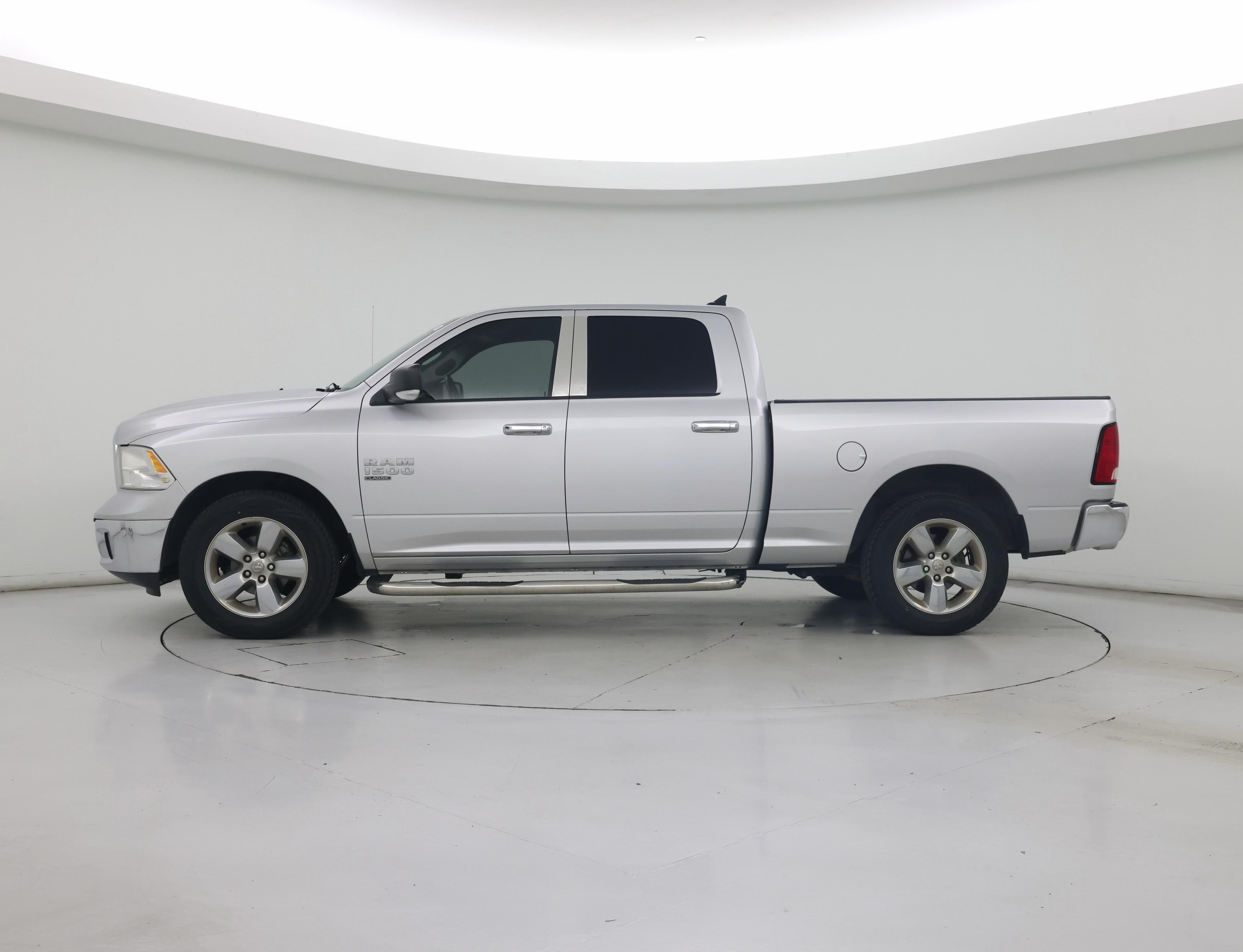 Thumbnail: 2019 RAM 1500 Classic - 3