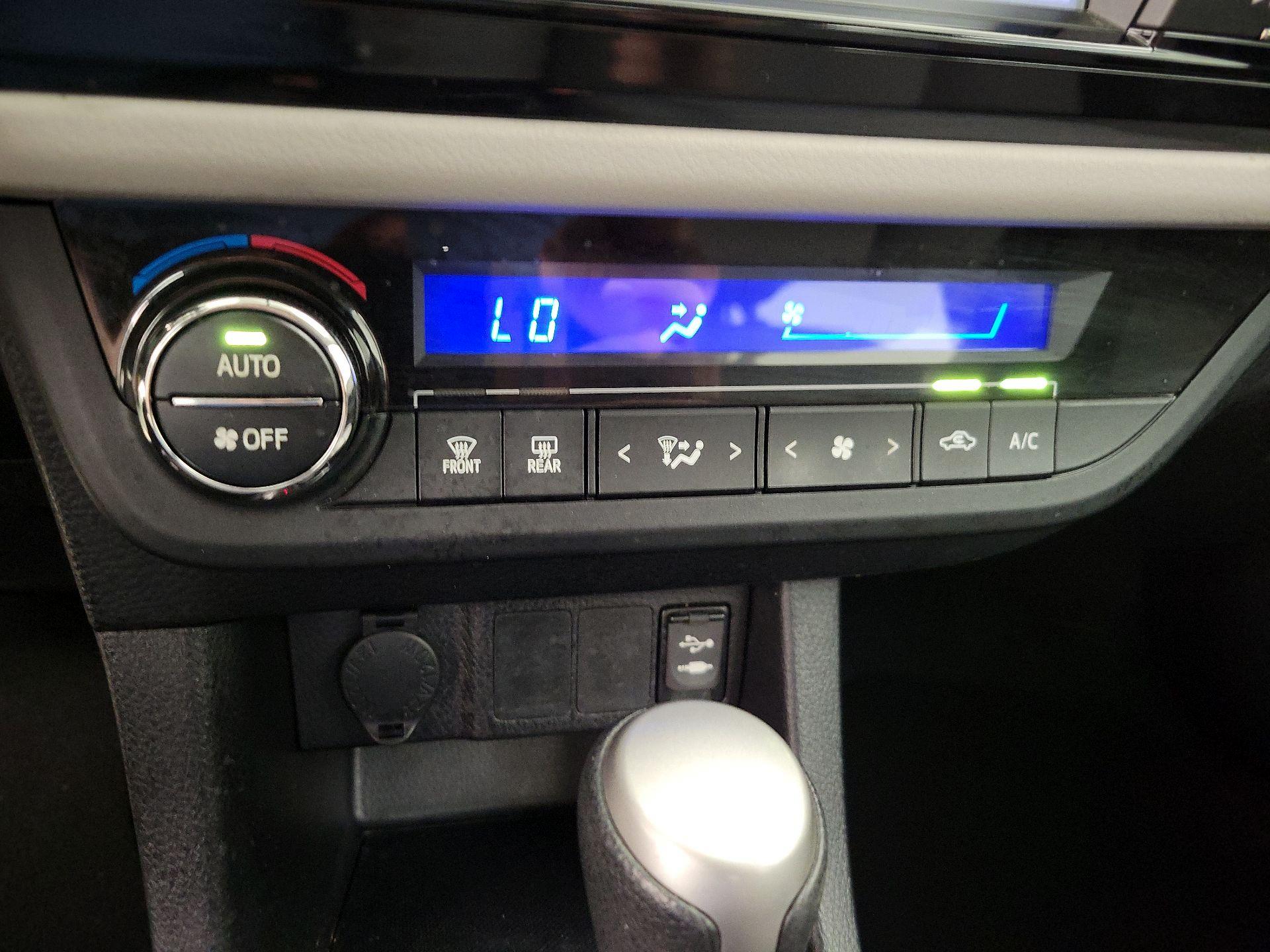Thumbnail: 2015 Toyota Corolla - 16