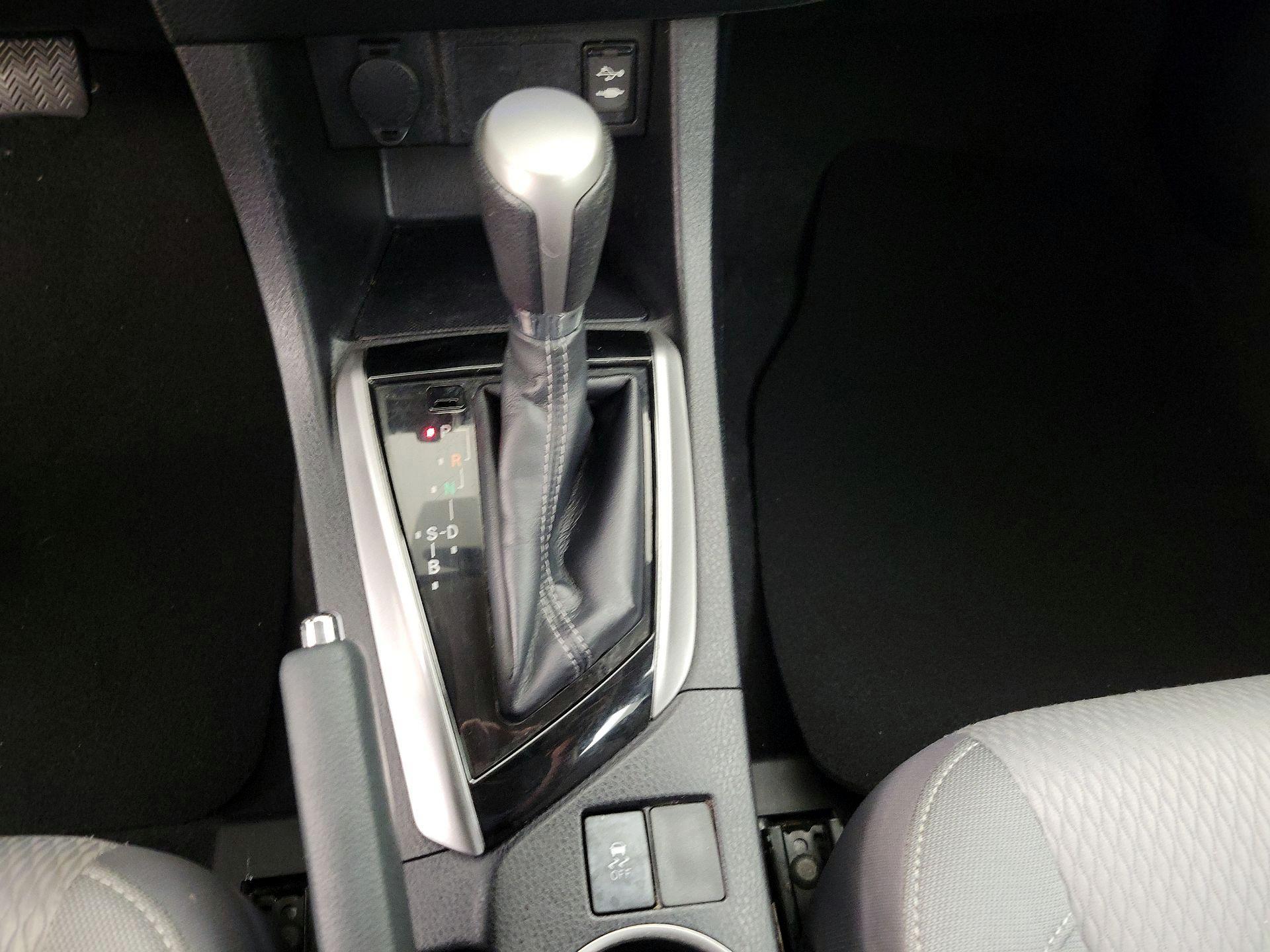 Thumbnail: 2015 Toyota Corolla - 17