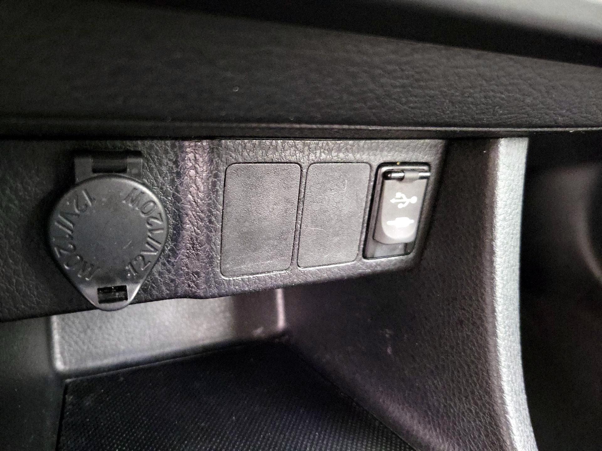 Thumbnail: 2015 Toyota Corolla - 18