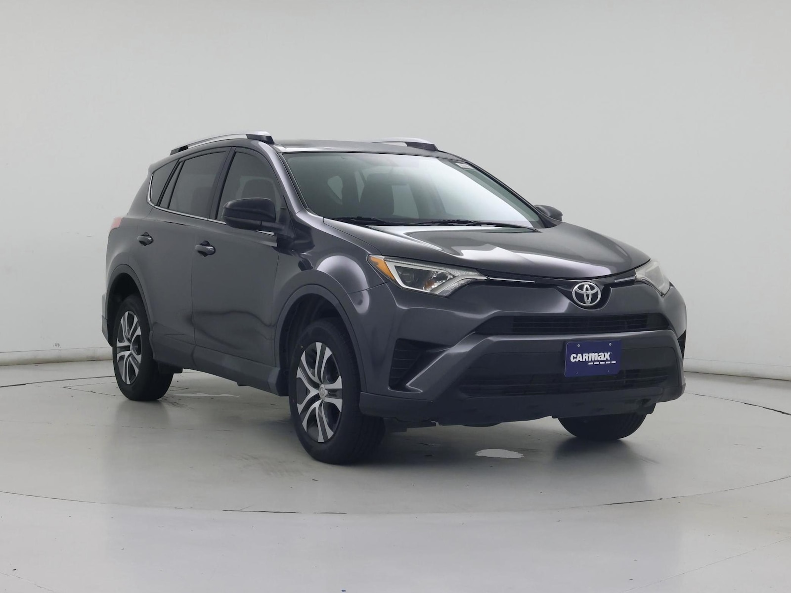 2016 Toyota RAV4 LE - Photo 2