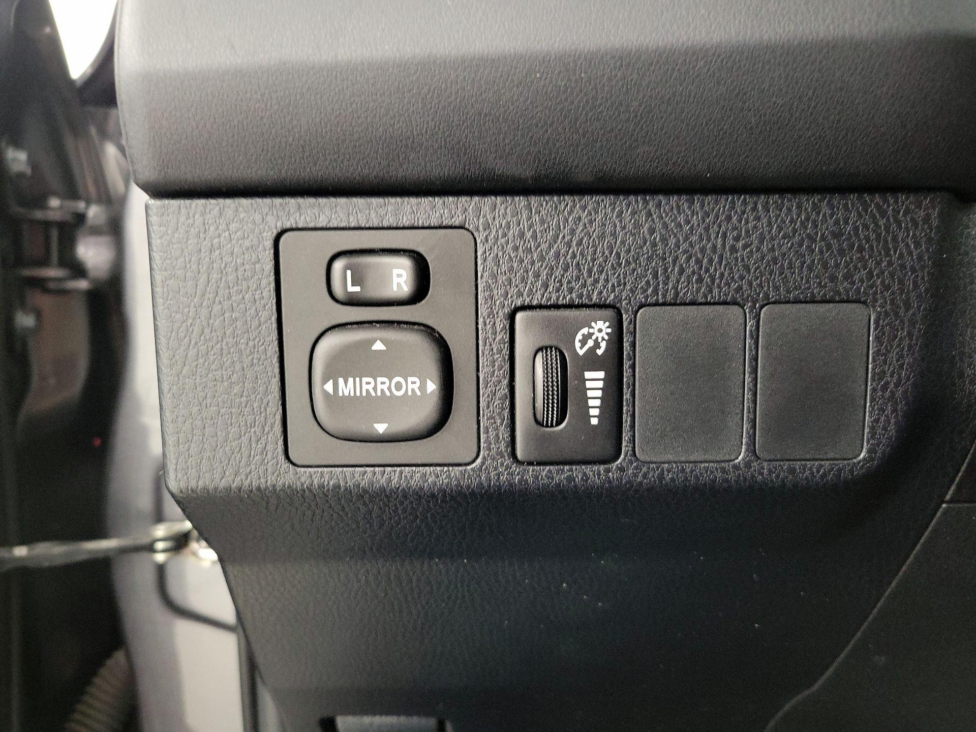 Thumbnail: 2016 Toyota RAV4 - 13