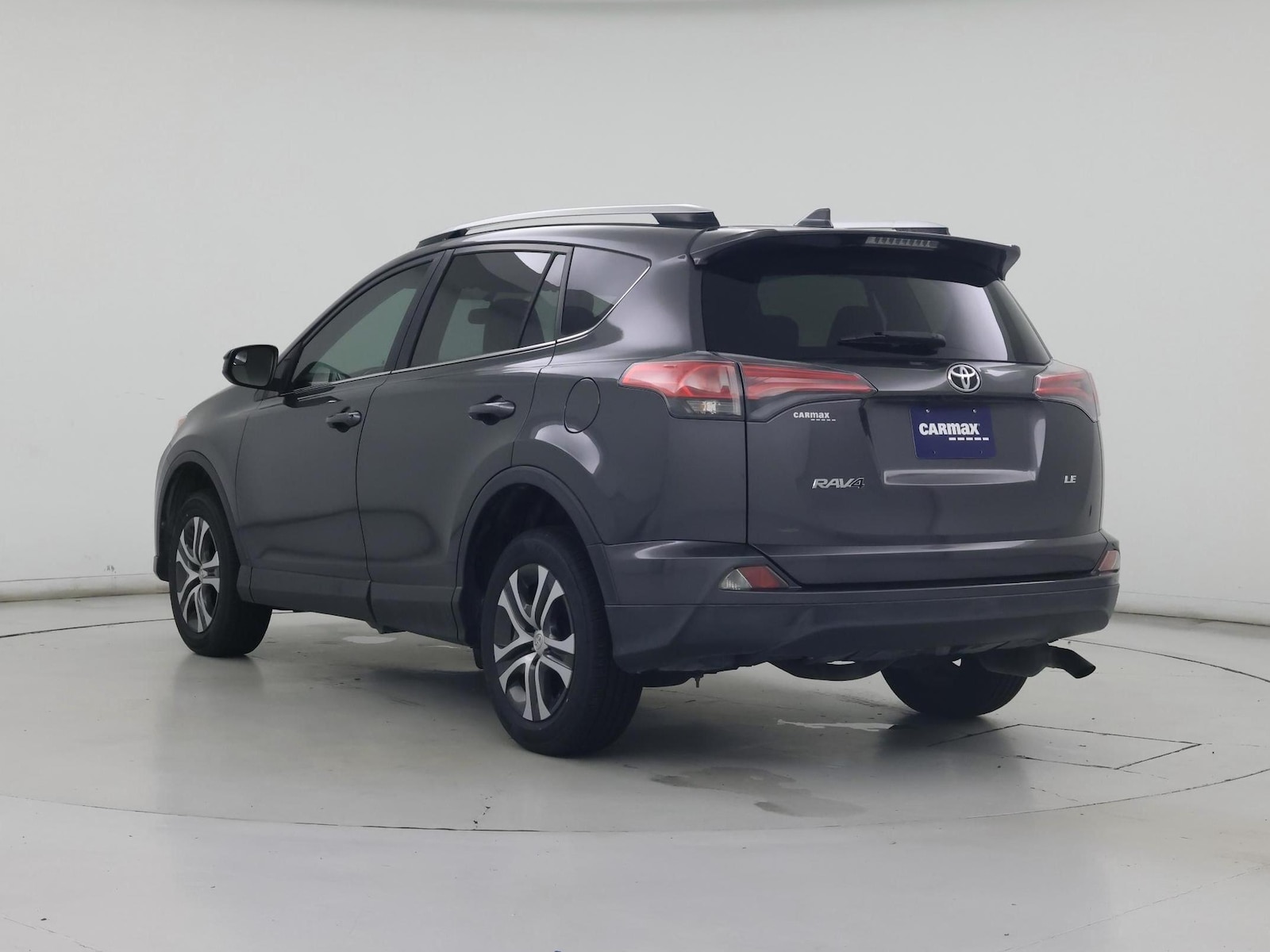 2016 Toyota RAV4 LE - Photo 3
