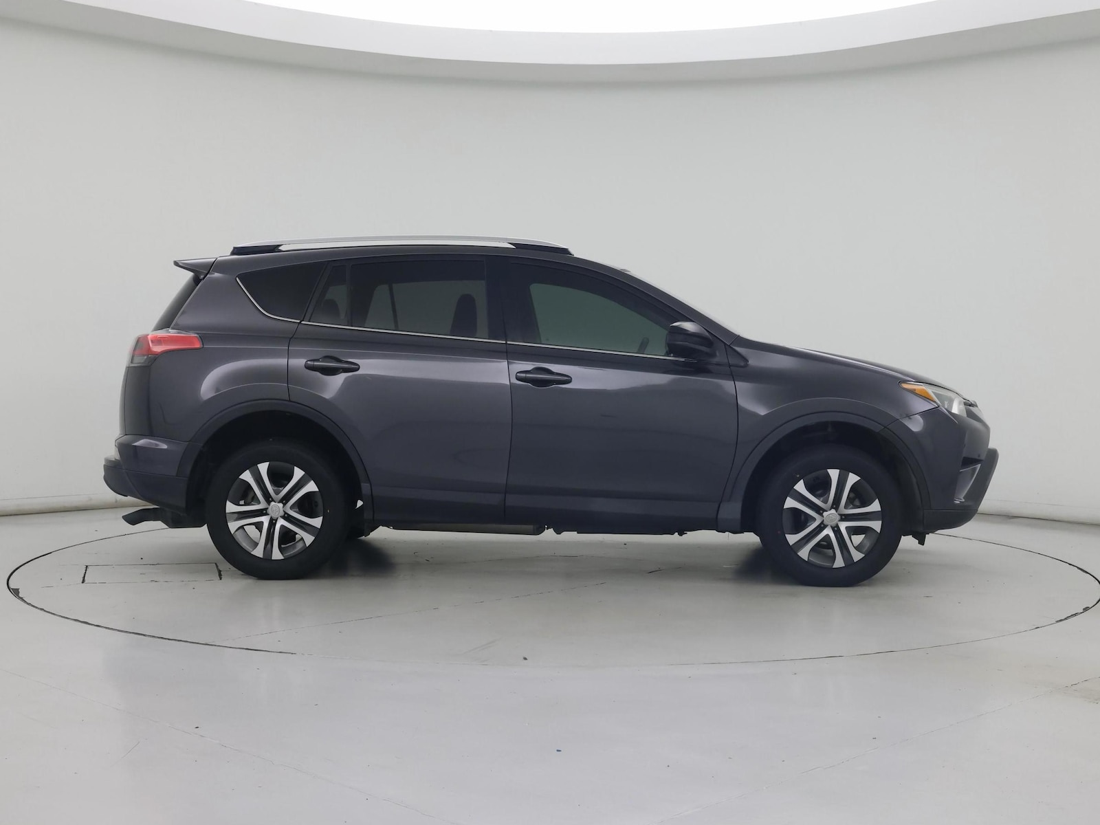 2016 Toyota RAV4 LE - Photo 8