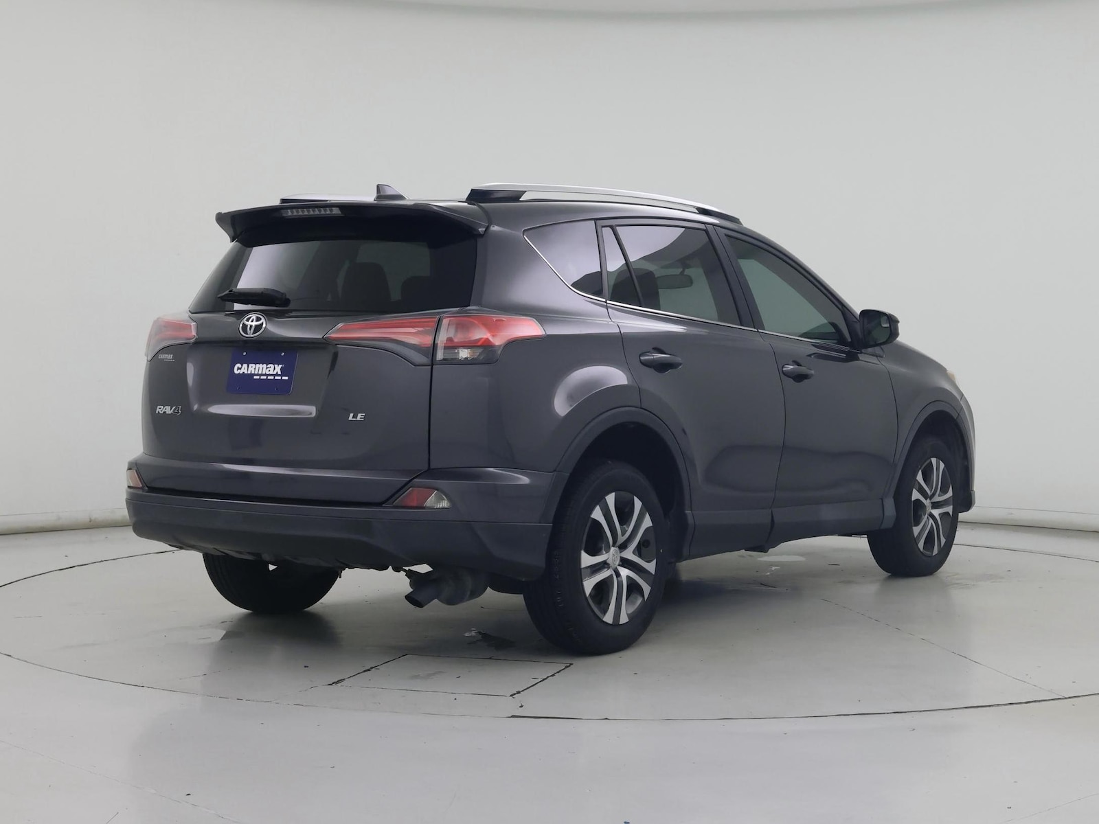 2016 Toyota RAV4 LE - Photo 9