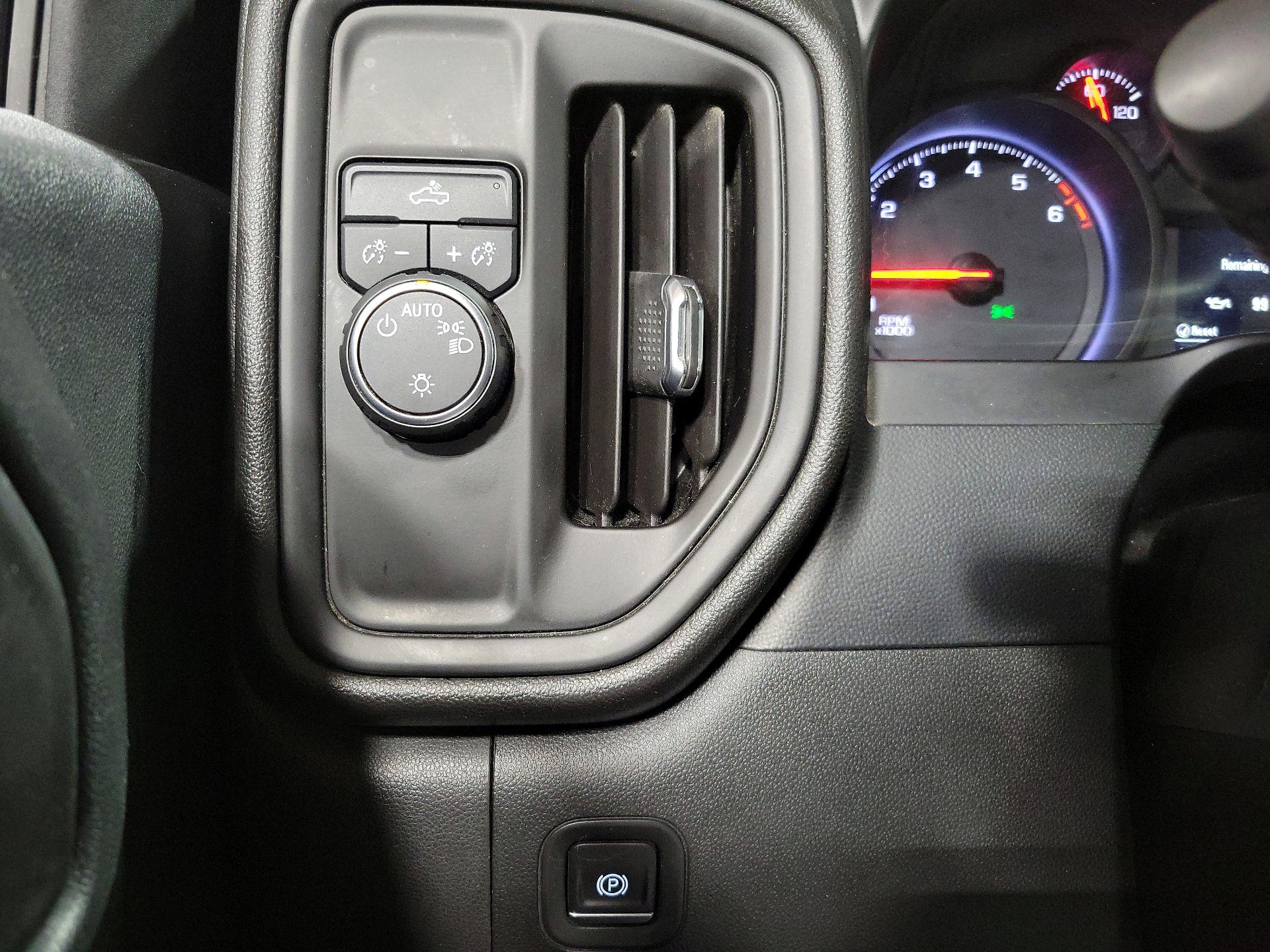Thumbnail: 2020 Chevrolet Silverado 1500 - 13