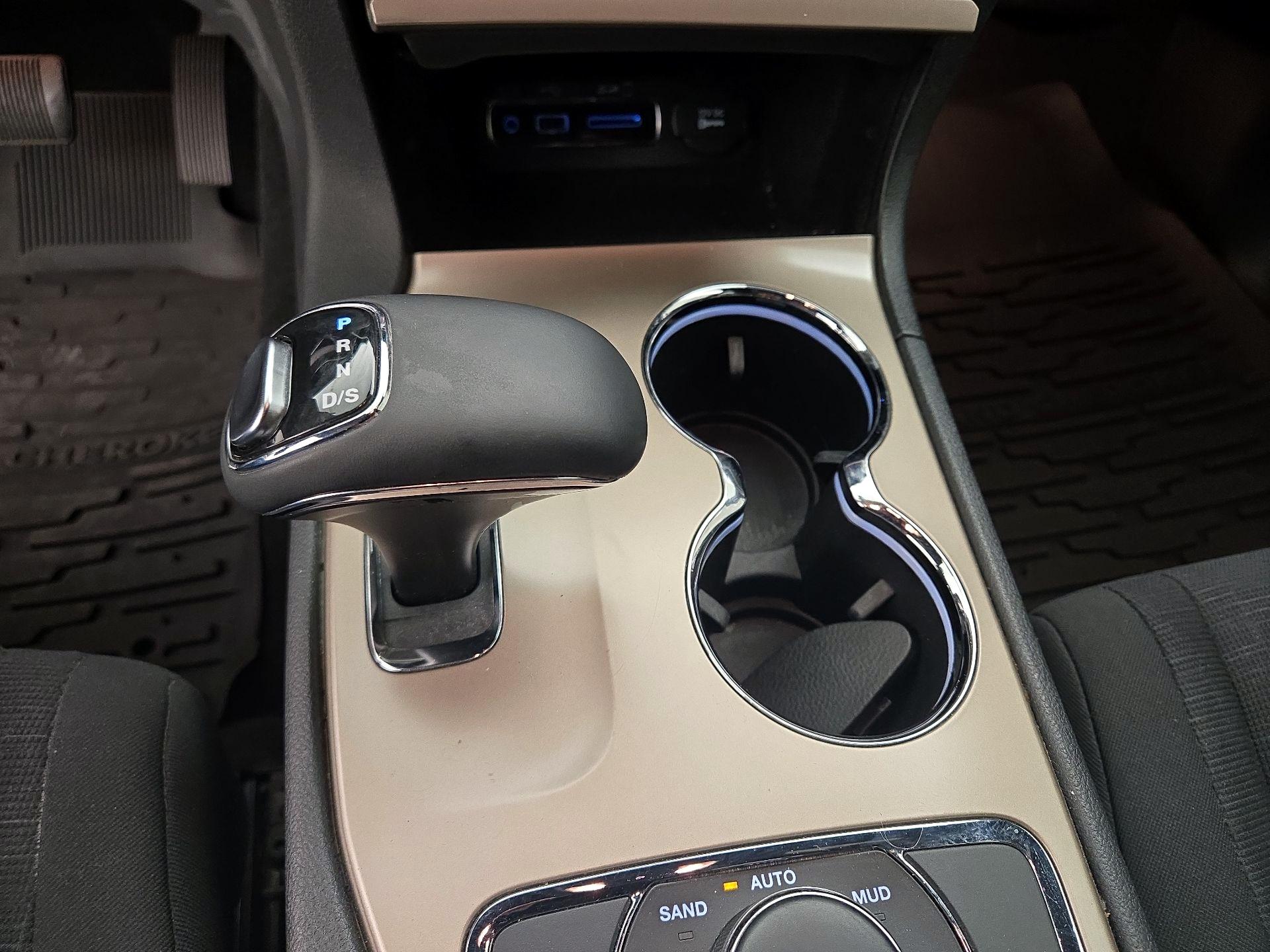 Thumbnail: 2014 Jeep Grand Cherokee - 16