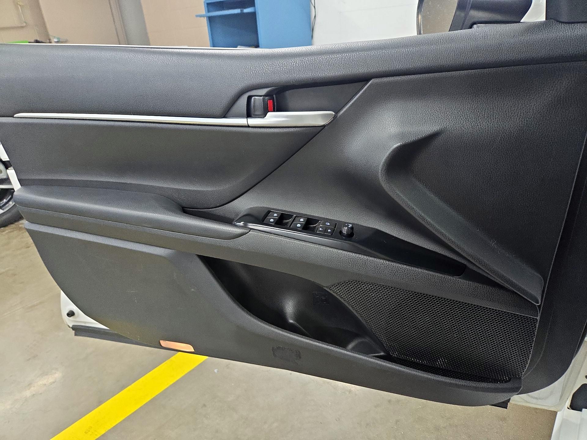 Thumbnail: 2019 Toyota Camry - 12