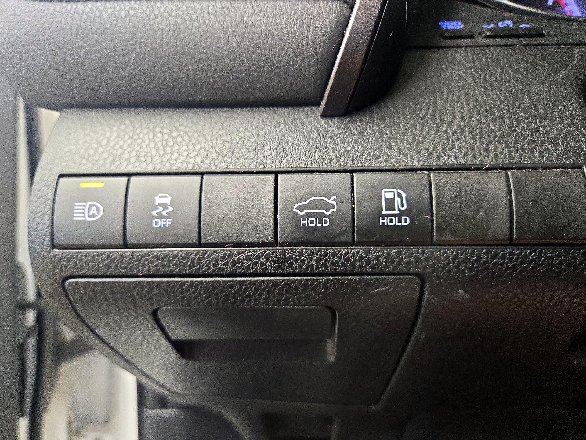 Thumbnail: 2019 Toyota Camry - 13