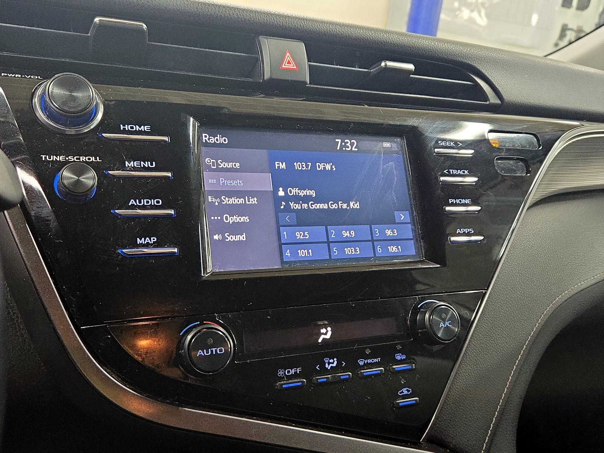 Thumbnail: 2019 Toyota Camry - 15