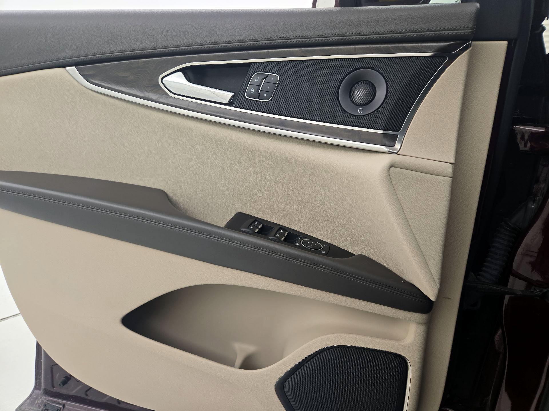Thumbnail: 2019 Lincoln Nautilus - 12