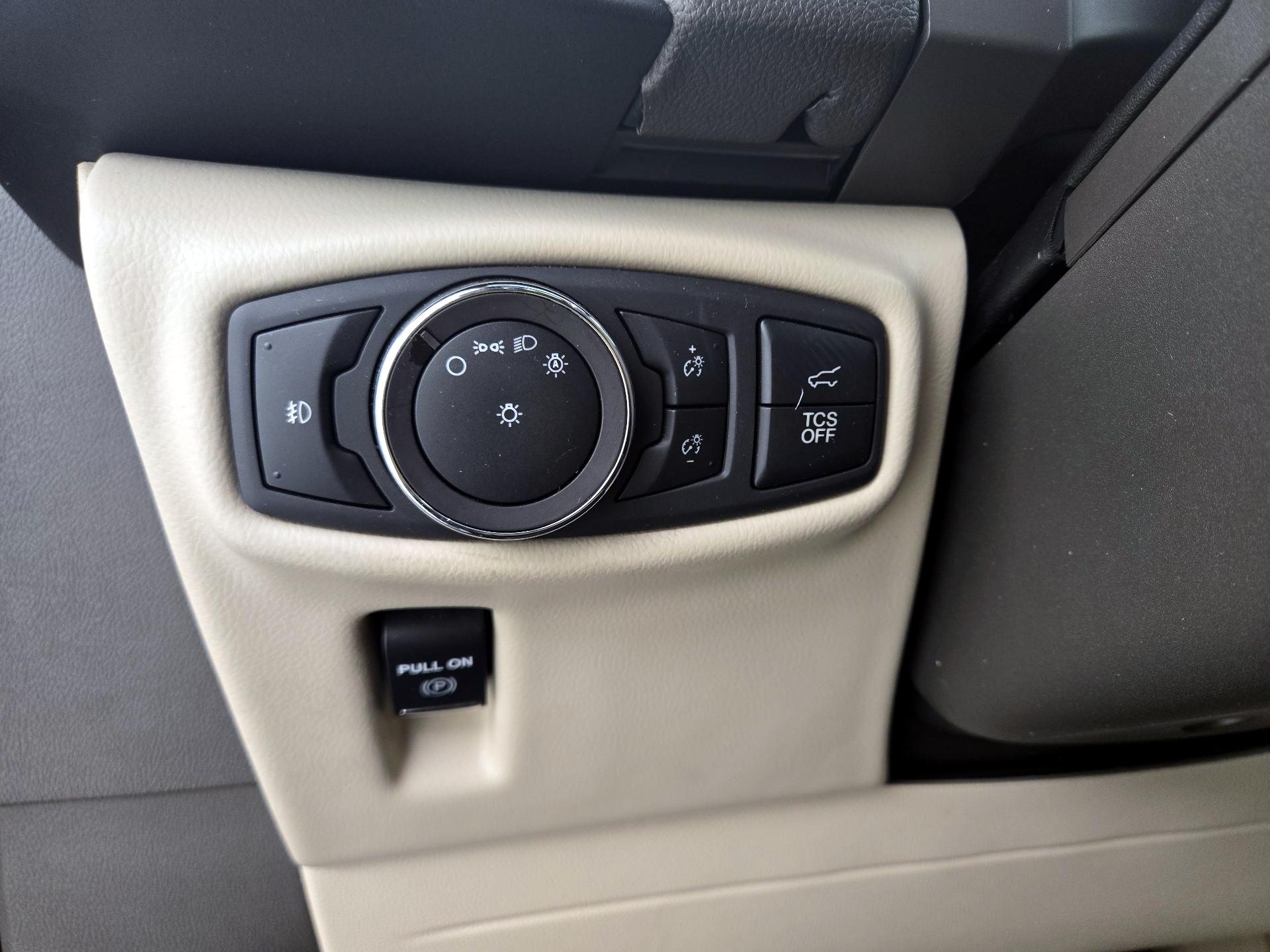 Thumbnail: 2019 Lincoln Nautilus - 13