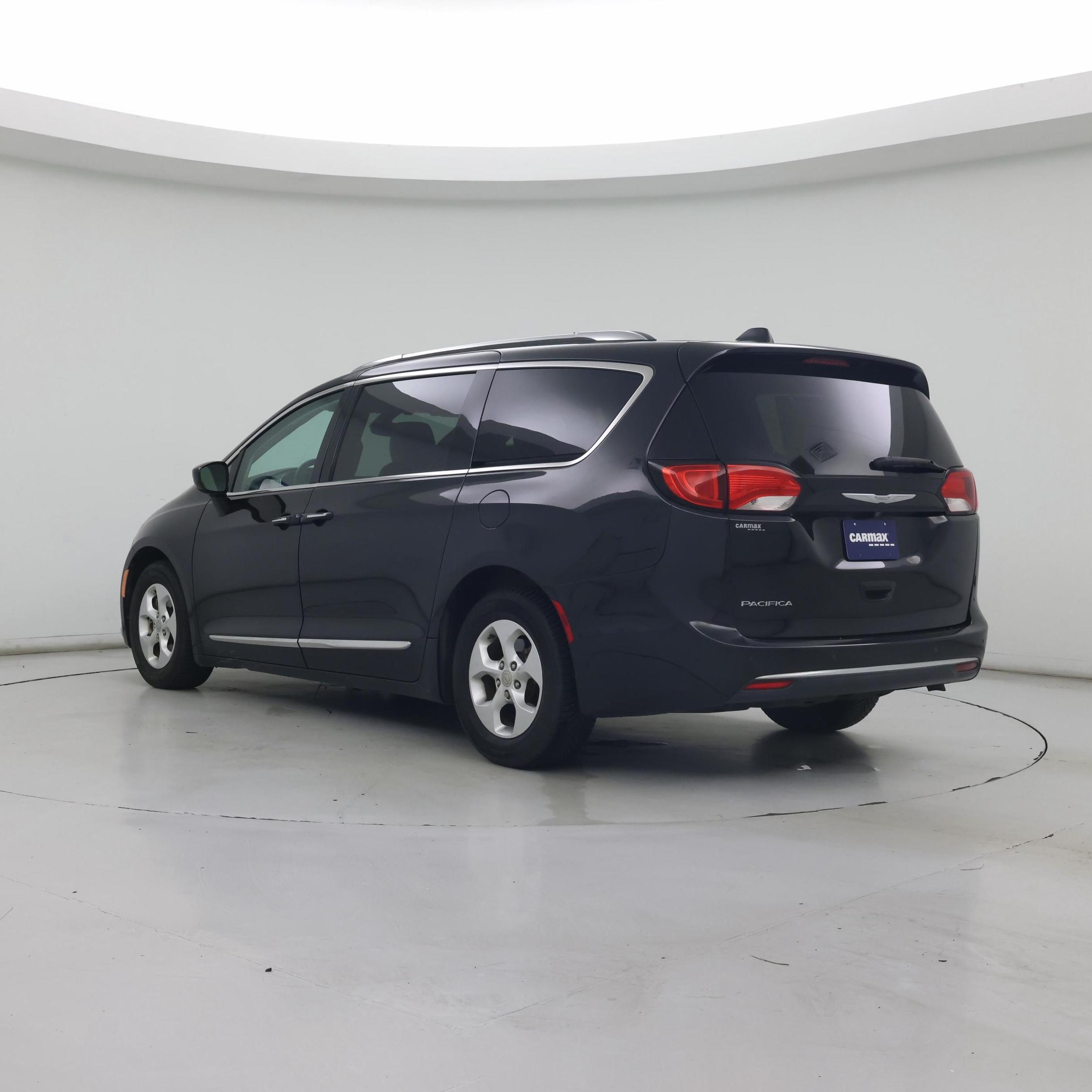 Thumbnail: 2017 Chrysler Pacifica - 2