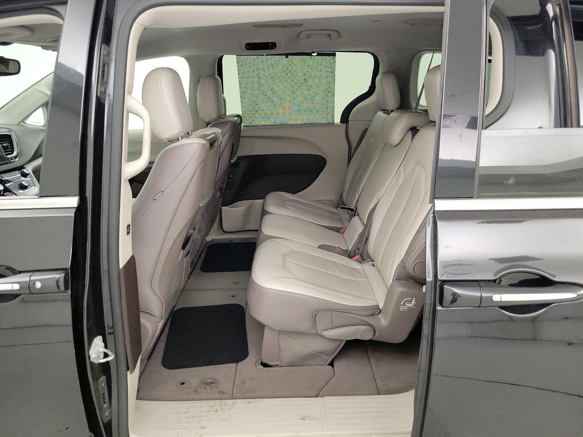 Thumbnail: 2017 Chrysler Pacifica - 19