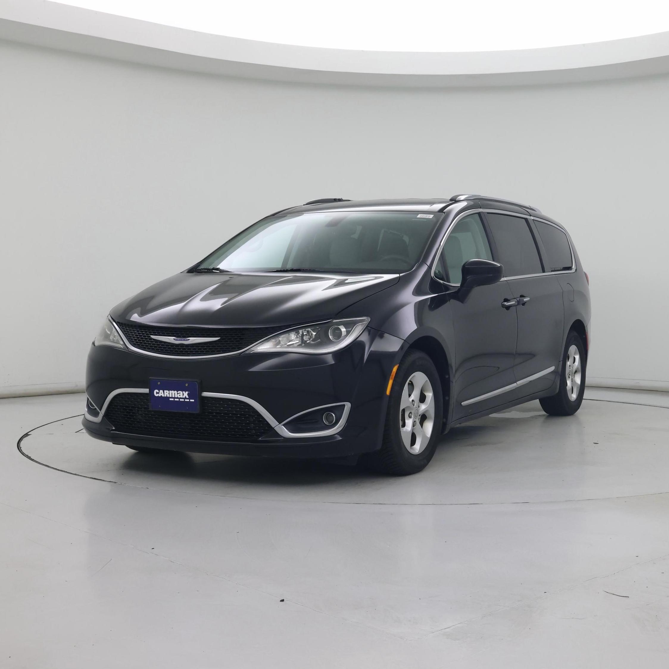 Thumbnail: 2017 Chrysler Pacifica - 4