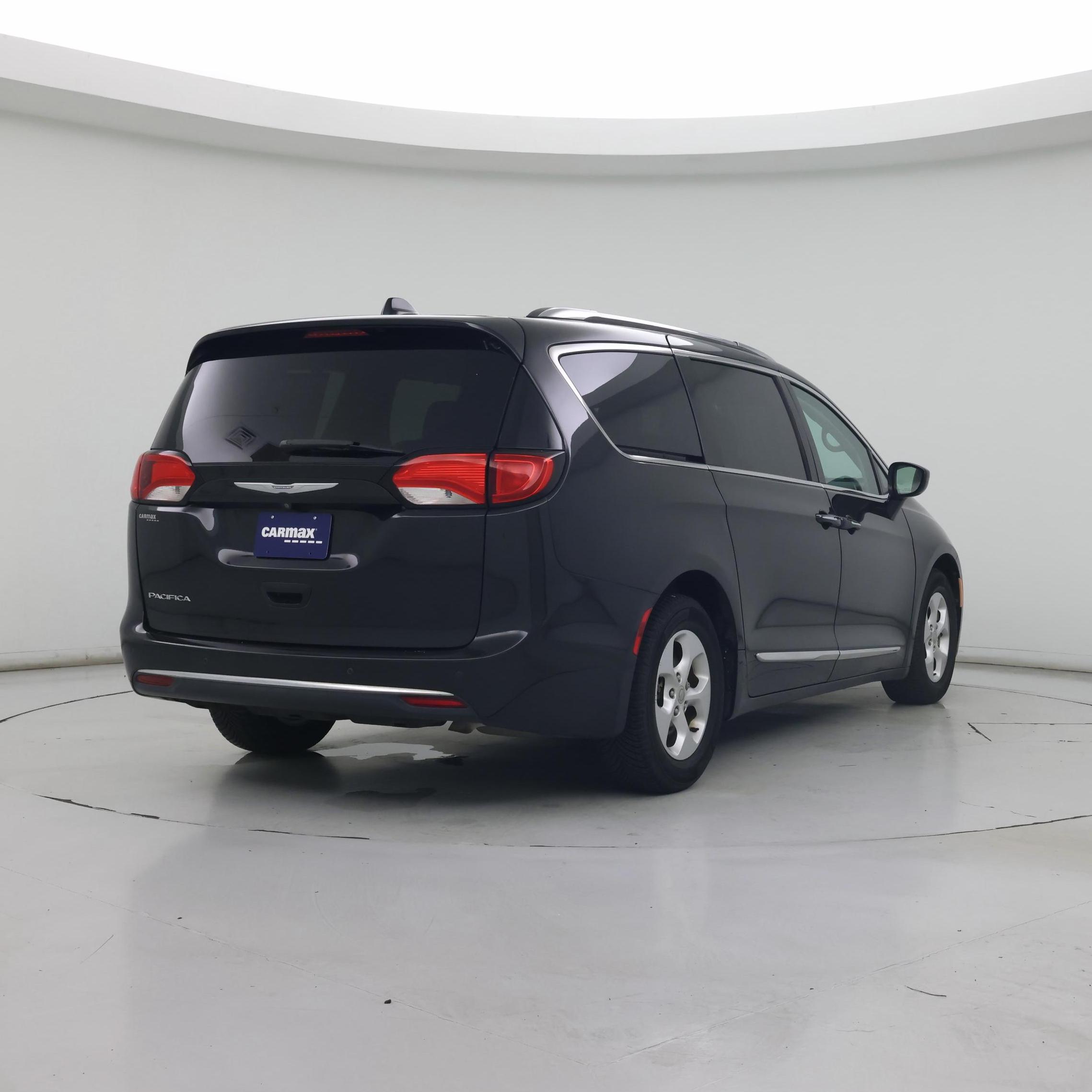 Thumbnail: 2017 Chrysler Pacifica - 8