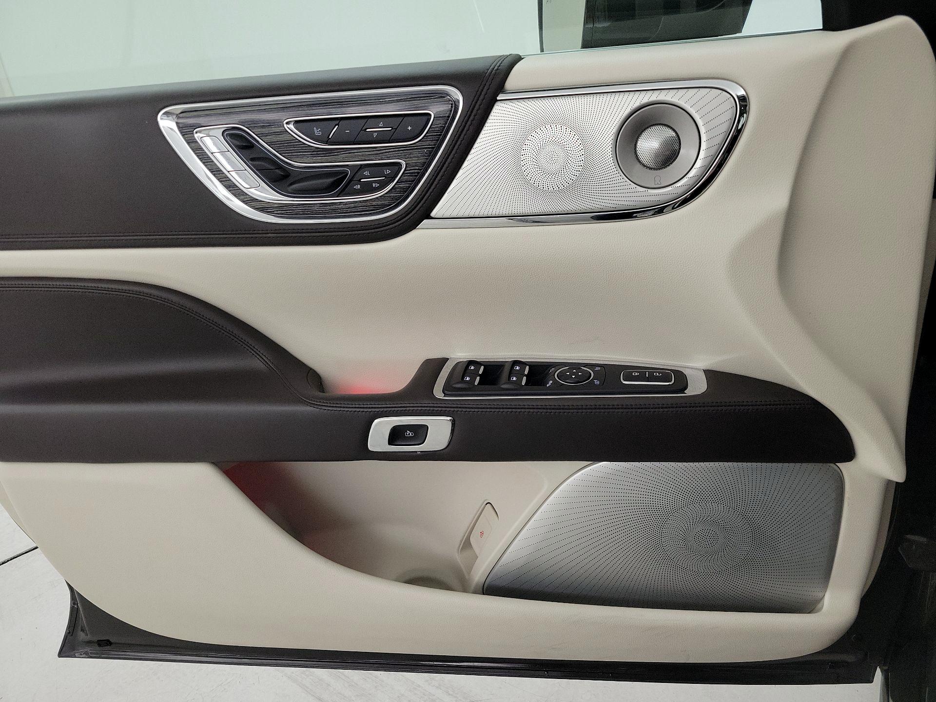 Thumbnail: 2019 Lincoln Continental - 12