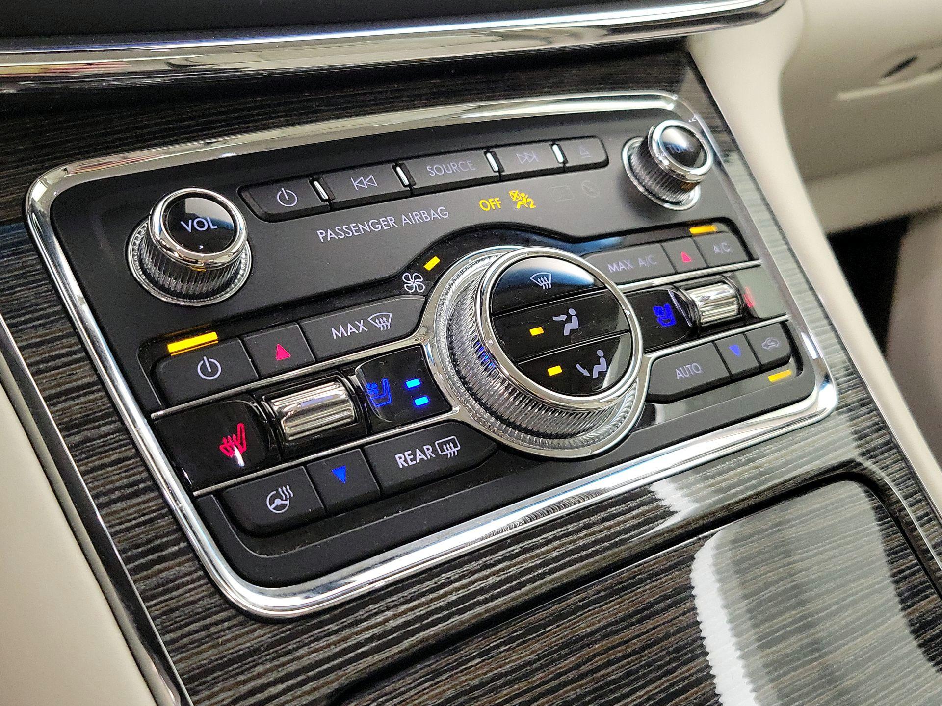 Thumbnail: 2019 Lincoln Continental - 17