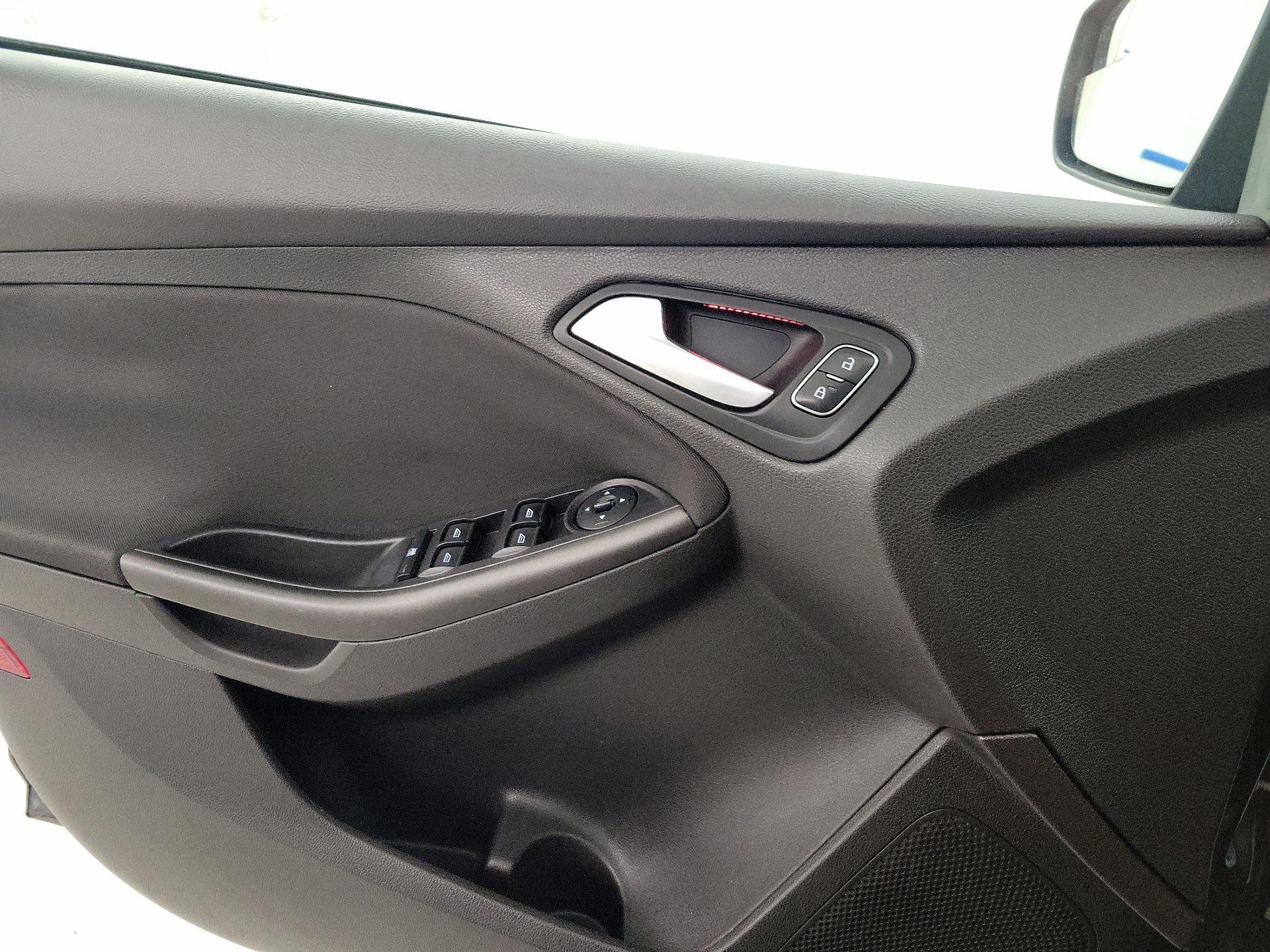 Thumbnail: 2016 Ford Focus - 12