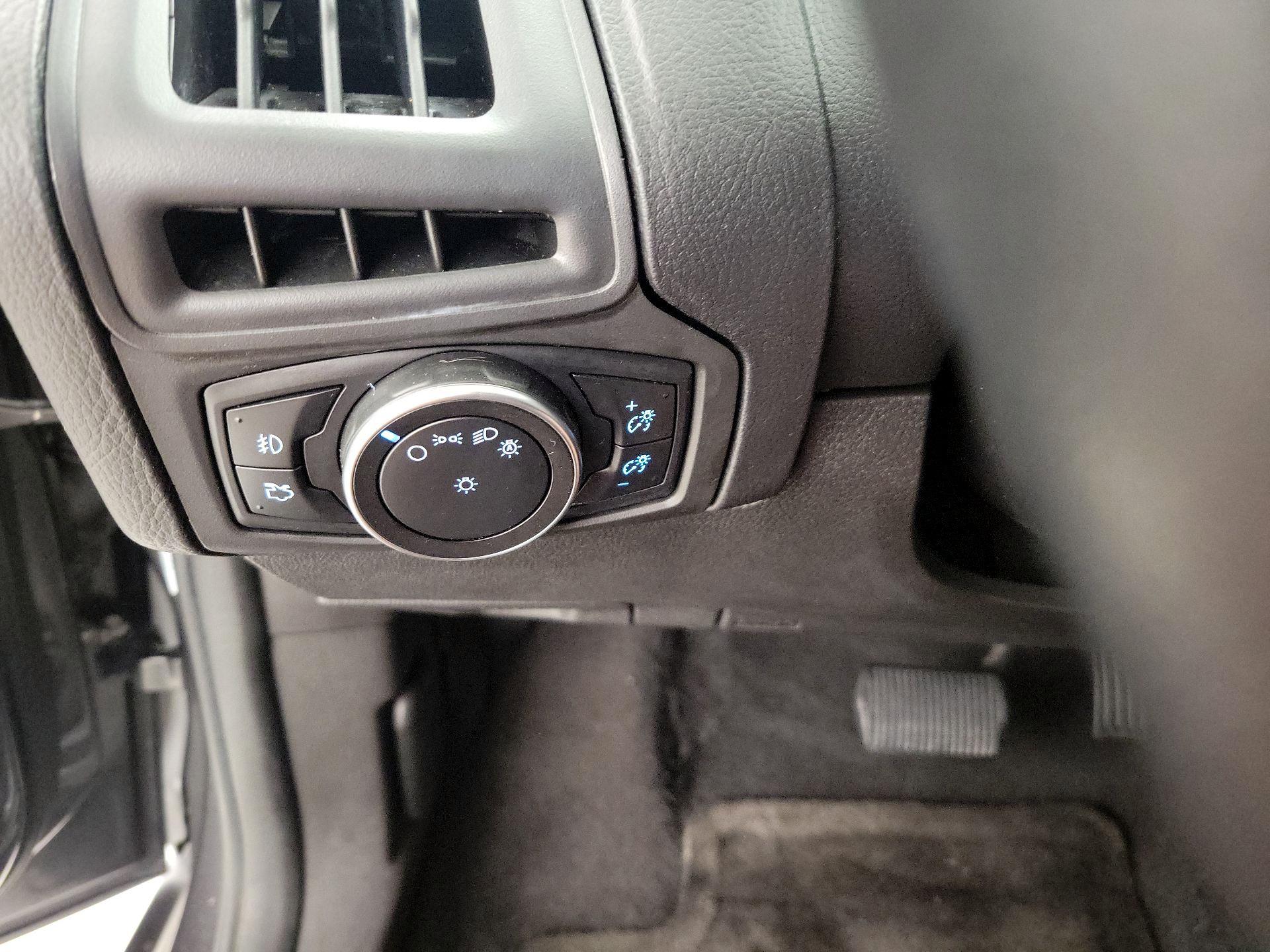 Thumbnail: 2016 Ford Focus - 13