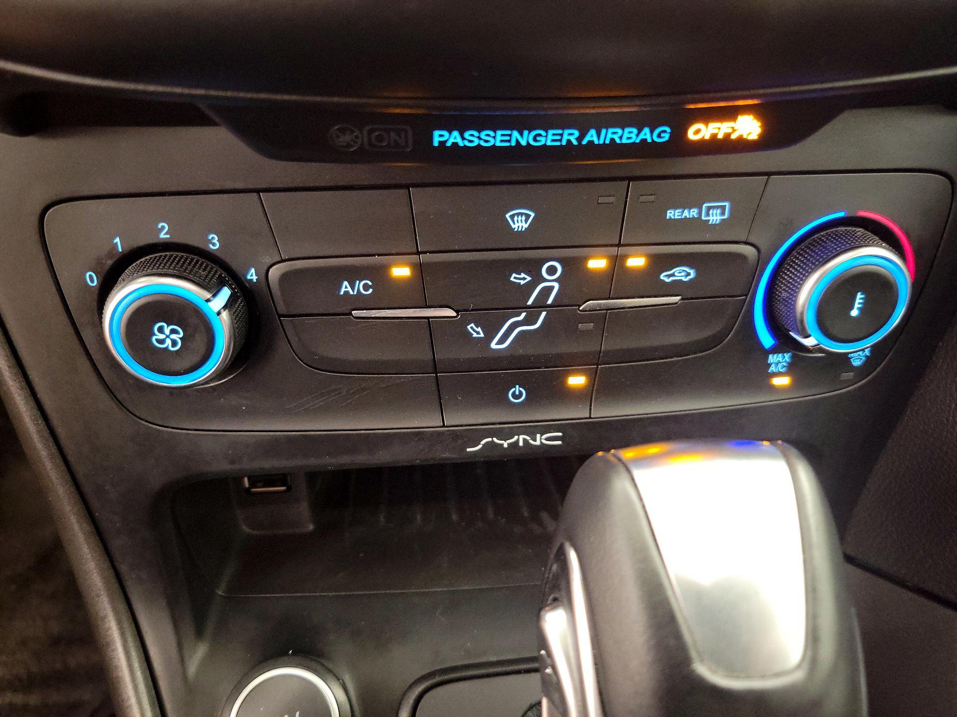 Thumbnail: 2016 Ford Focus - 16