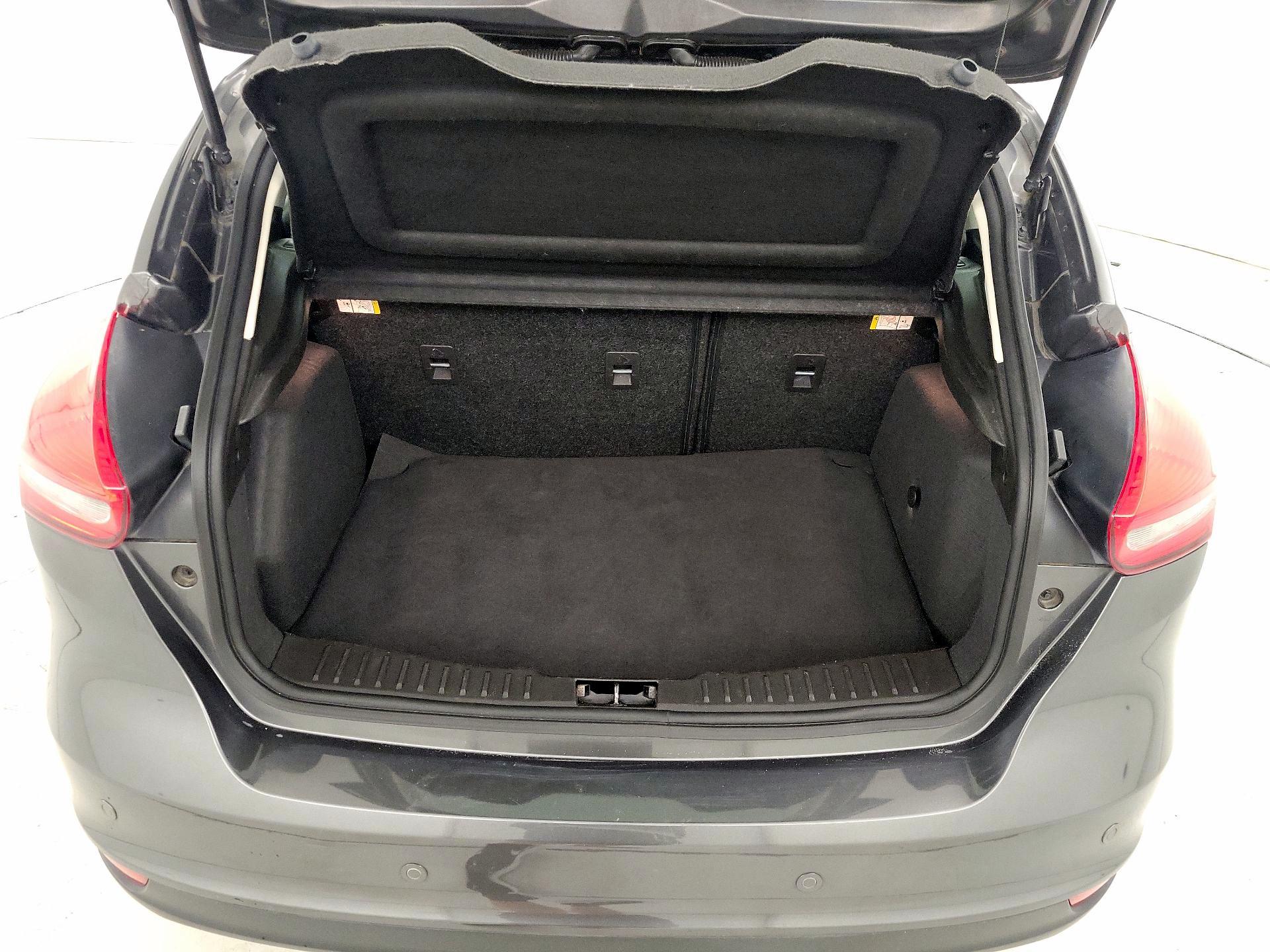 Thumbnail: 2016 Ford Focus - 20