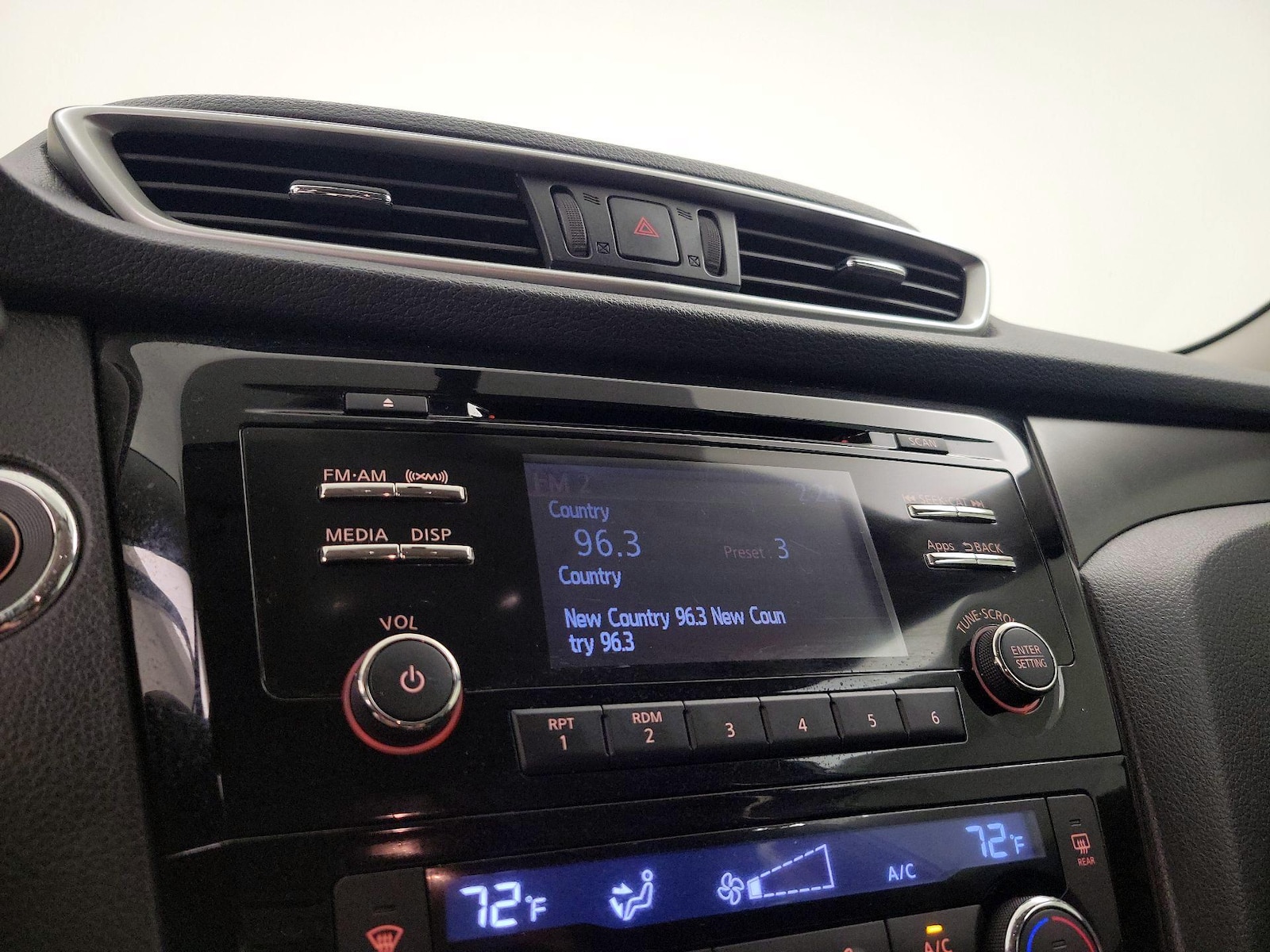 2015 Nissan Rogue SV - Photo 16