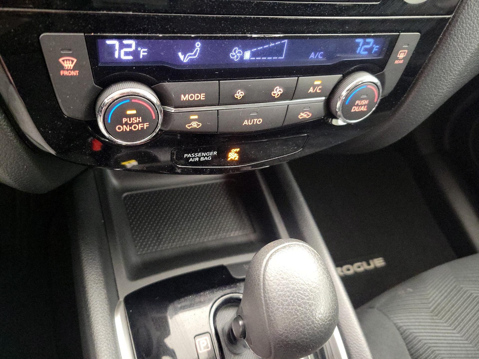 2015 Nissan Rogue SV - Photo 17